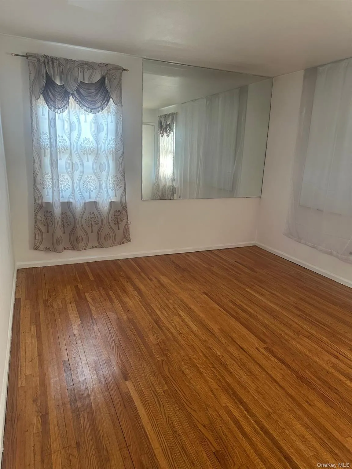 827 Hartman Lane, New York, NY, 3 Bedrooms Bedrooms, 5 Rooms Rooms,1 BathroomBathrooms,Residential Lease,For Rent,Hartman,0,1004929 827 Hartman Lane, New York, NY, 3 Bedrooms Bedrooms, 5 Rooms Rooms,1 BathroomBathrooms,Residential Lease,For Rent,Hartman,0,1004929