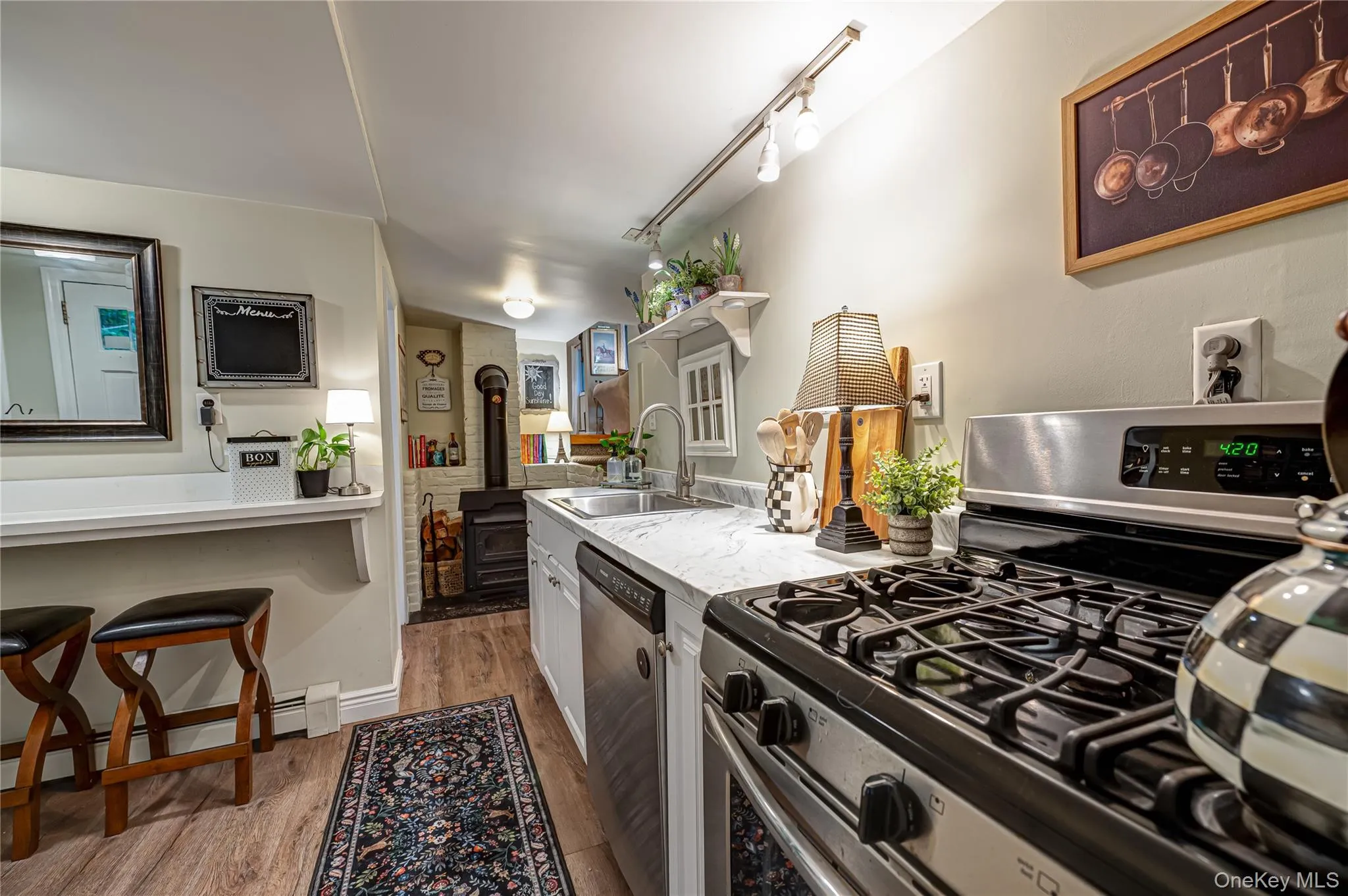 49 Elwood Road, Huntington, NY, 2 Bedrooms Bedrooms, 6 Rooms Rooms,1 BathroomBathrooms,Residential,For Rent,Elwood,0,1004932 49 Elwood Road, Huntington, NY, 2 Bedrooms Bedrooms, 6 Rooms Rooms,1 BathroomBathrooms,Residential,For Rent,Elwood,0,1004932