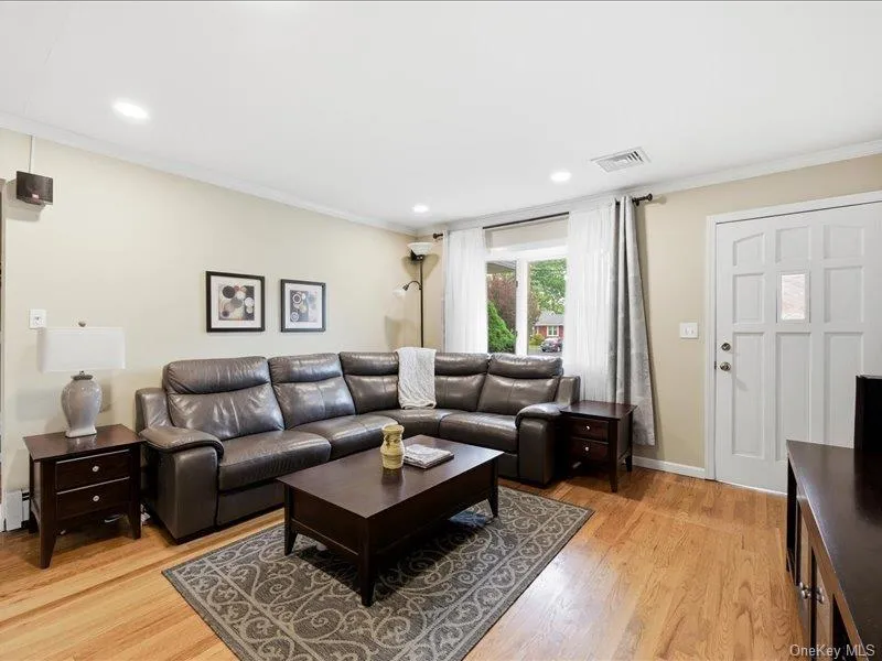 123 Meroke Lane, Islip, NY, 3 Bedrooms Bedrooms, 7 Rooms Rooms,2 BathroomsBathrooms,Residential,For Rent,Meroke,0,1004935 123 Meroke Lane, Islip, NY, 3 Bedrooms Bedrooms, 7 Rooms Rooms,2 BathroomsBathrooms,Residential,For Rent,Meroke,0,1004935