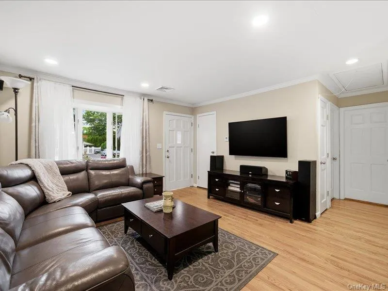 123 Meroke Lane, Islip, NY, 3 Bedrooms Bedrooms, 7 Rooms Rooms,2 BathroomsBathrooms,Residential,For Rent,Meroke,0,1004935 123 Meroke Lane, Islip, NY, 3 Bedrooms Bedrooms, 7 Rooms Rooms,2 BathroomsBathrooms,Residential,For Rent,Meroke,0,1004935