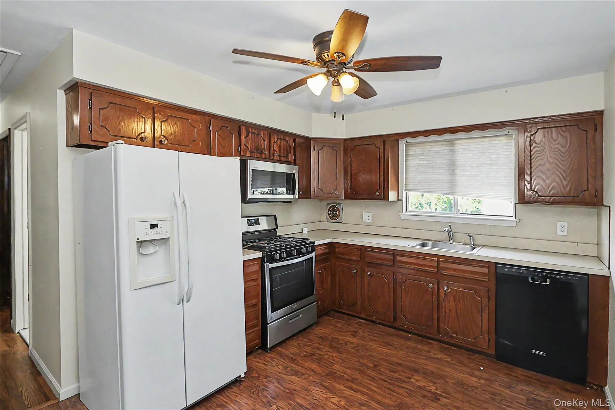 4 Patricia Court, Oyster Bay, NY, 5 Bedrooms Bedrooms, 11 Rooms Rooms,3 BathroomsBathrooms,Residential,For Rent,Patricia,0,1004936 4 Patricia Court, Oyster Bay, NY, 5 Bedrooms Bedrooms, 11 Rooms Rooms,3 BathroomsBathrooms,Residential,For Rent,Patricia,0,1004936