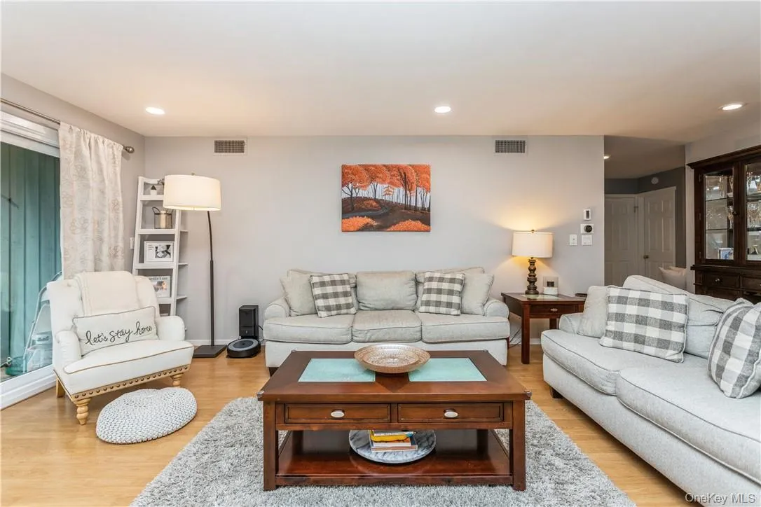 33 Heritage Hills, Somers, NY, 2 Bedrooms Bedrooms, 6 Rooms Rooms,2 BathroomsBathrooms,Residential,For Rent,Heritage,0,1004942 33 Heritage Hills, Somers, NY, 2 Bedrooms Bedrooms, 6 Rooms Rooms,2 BathroomsBathrooms,Residential,For Rent,Heritage,0,1004942