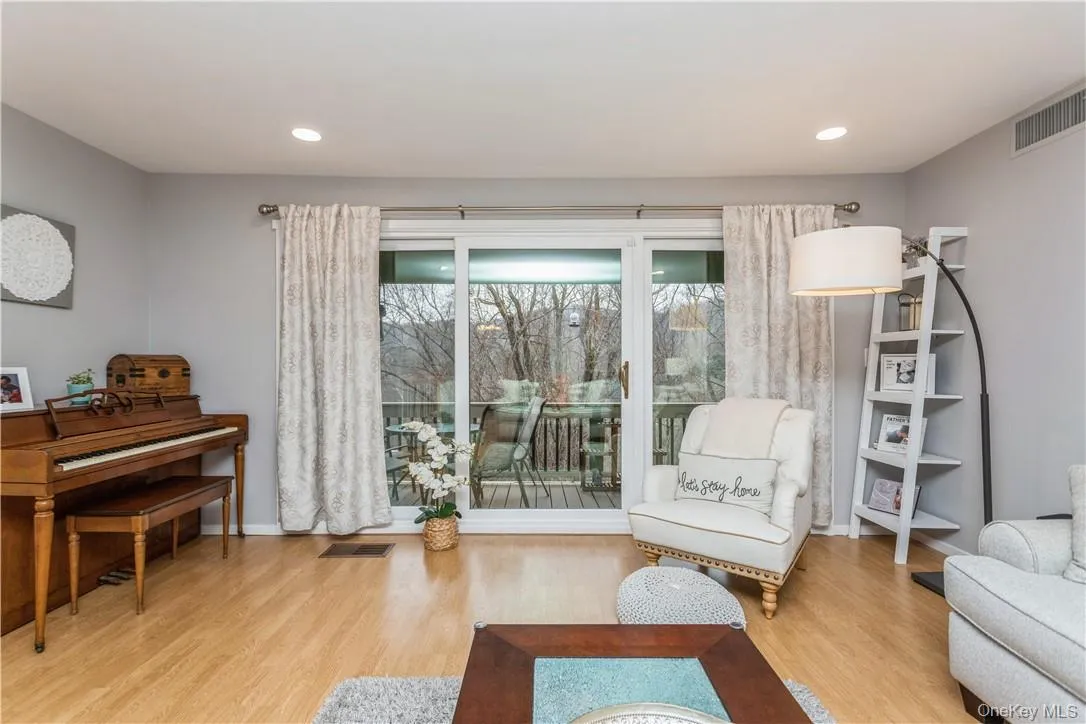 33 Heritage Hills, Somers, NY, 2 Bedrooms Bedrooms, 6 Rooms Rooms,2 BathroomsBathrooms,Residential,For Rent,Heritage,0,1004942 33 Heritage Hills, Somers, NY, 2 Bedrooms Bedrooms, 6 Rooms Rooms,2 BathroomsBathrooms,Residential,For Rent,Heritage,0,1004942