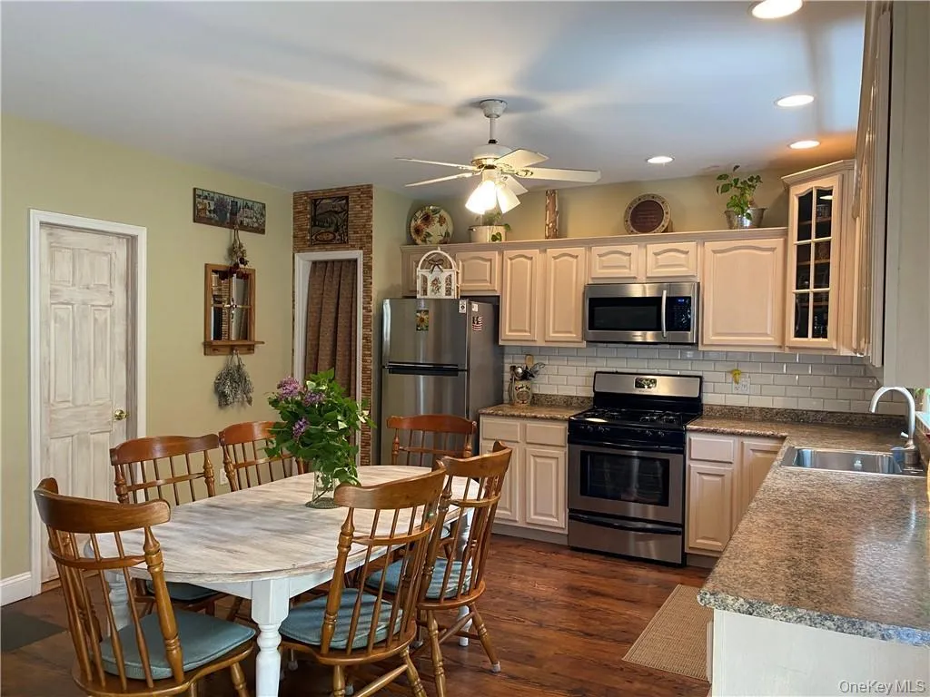Eat in Kitchen with stainless steel appliances Eat in Kitchen with stainless steel appliances