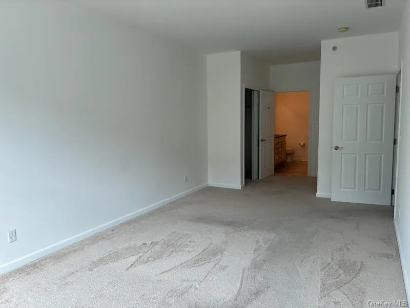 Master bedroom to M BTH.. Master bedroom to M BTH..