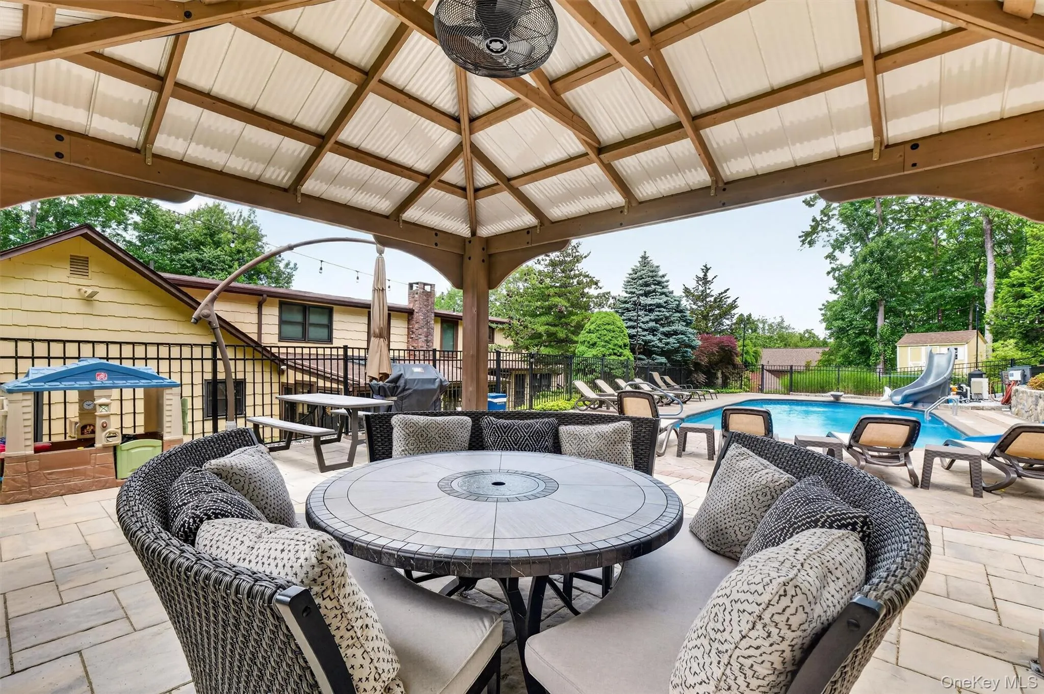 Amazing outdoor entertaining space! Amazing outdoor entertaining space!