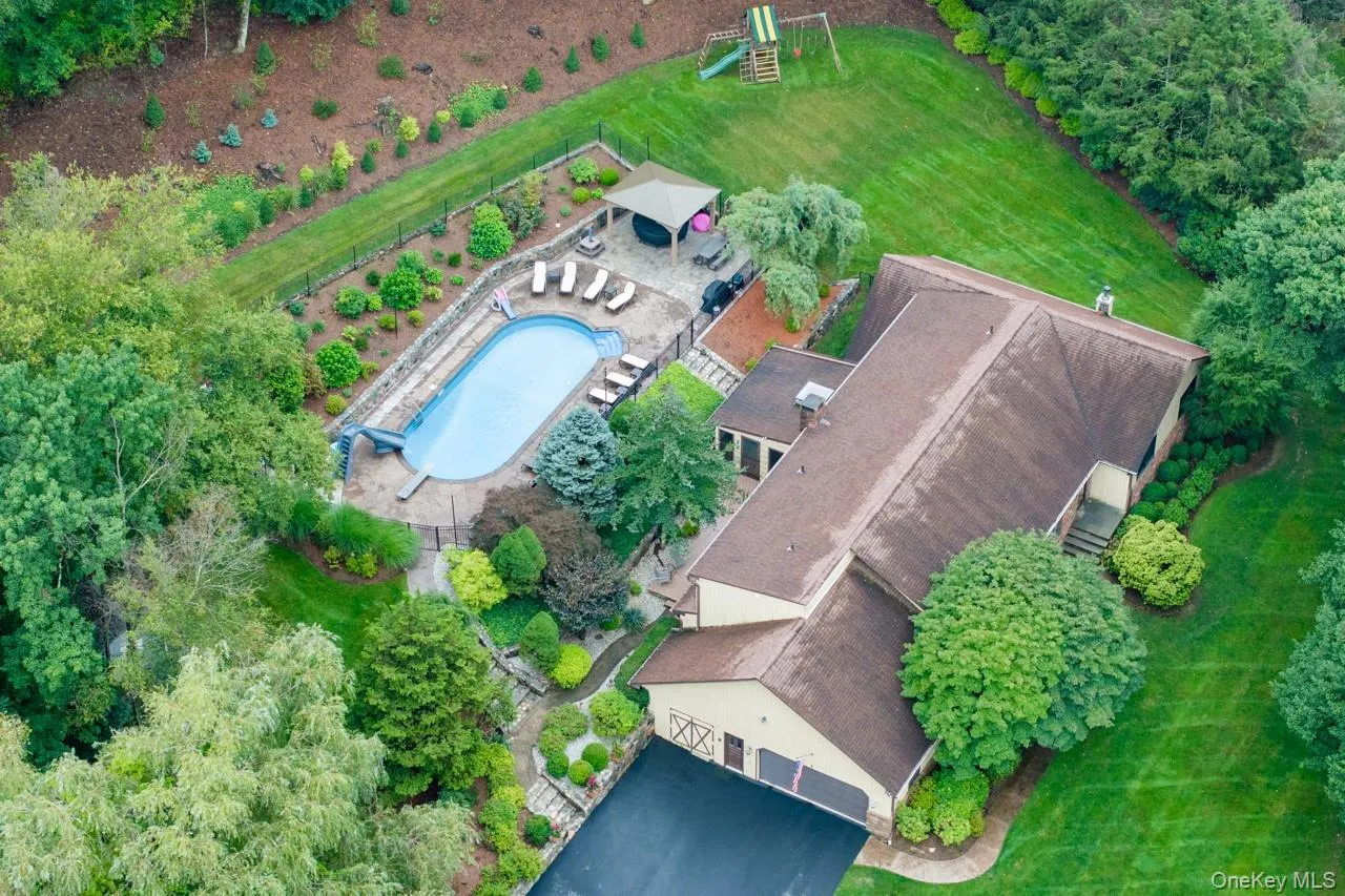 40 Farrell Drive, Southeast, NY, 4 Bedrooms Bedrooms, 16 Rooms Rooms,3 BathroomsBathrooms,Residential,For Rent,Farrell,0,1004945 40 Farrell Drive, Southeast, NY, 4 Bedrooms Bedrooms, 16 Rooms Rooms,3 BathroomsBathrooms,Residential,For Rent,Farrell,0,1004945