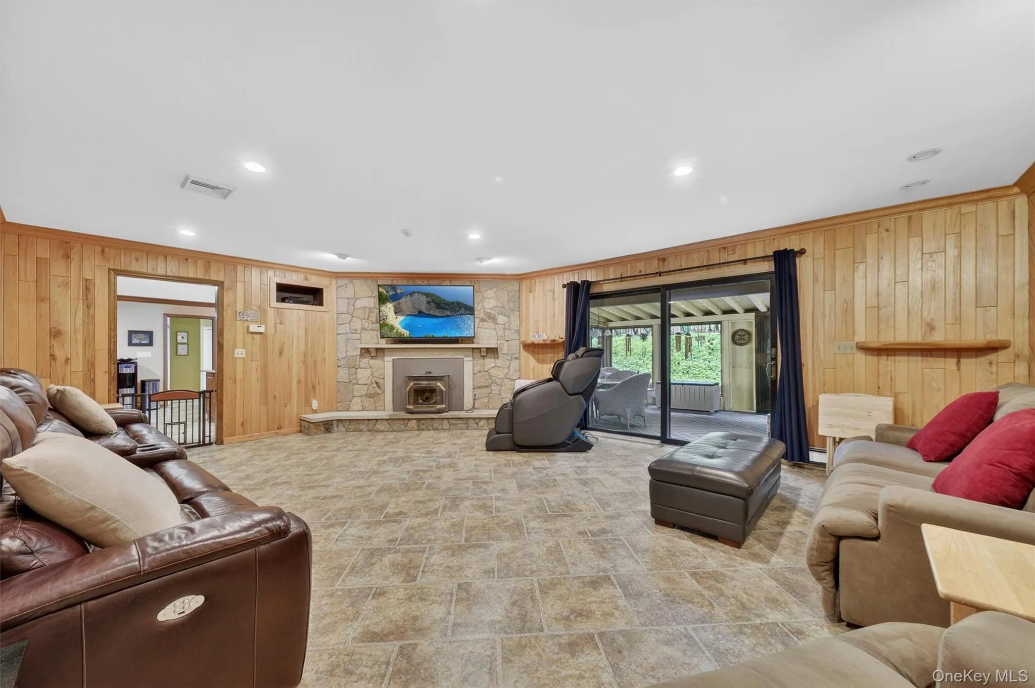 Large den leads out to the screened-in porch and the kitchen. Large den leads out to the screened-in porch and the kitchen.