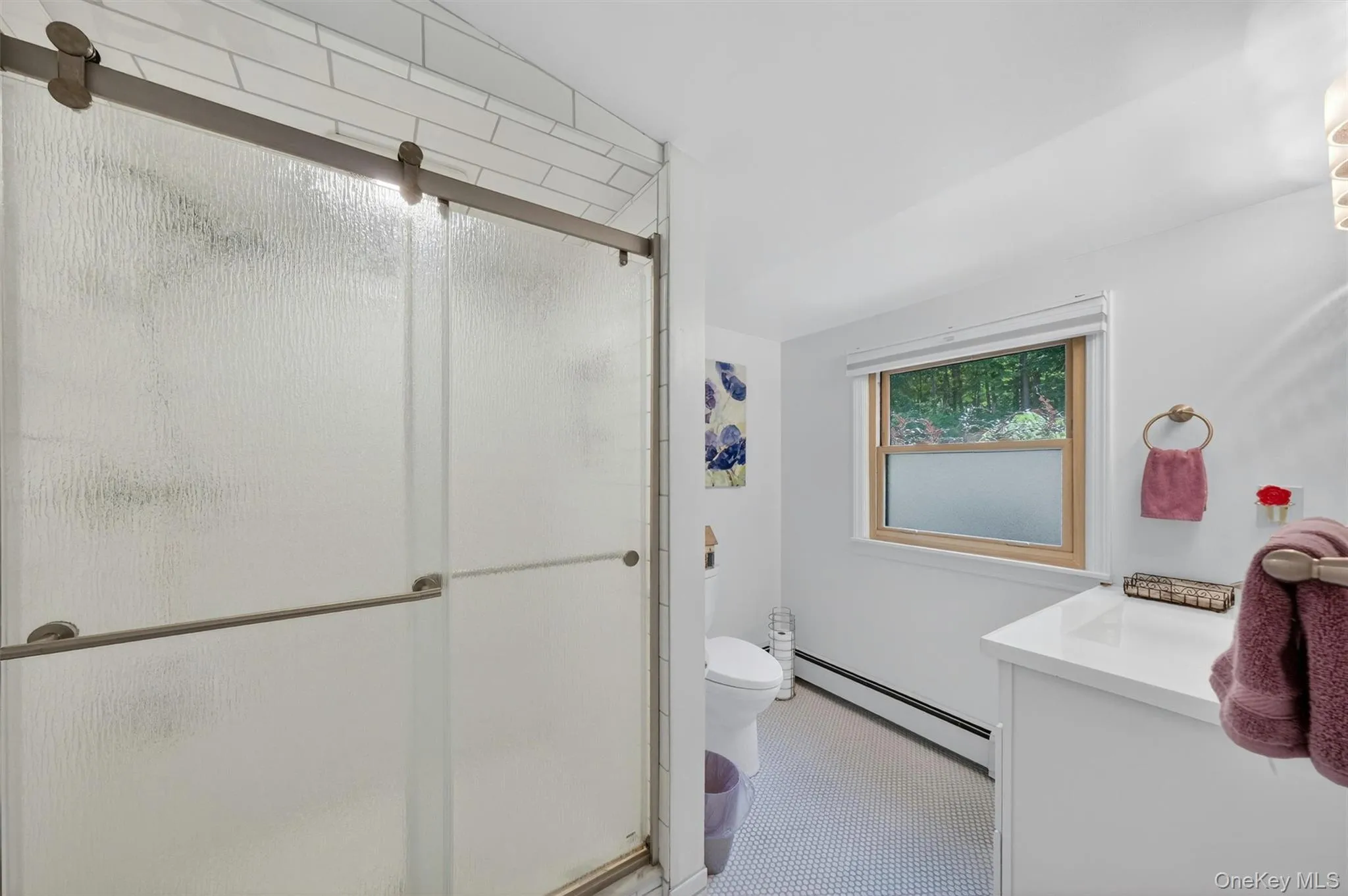 Updated full bath in the guest space. Updated full bath in the guest space.