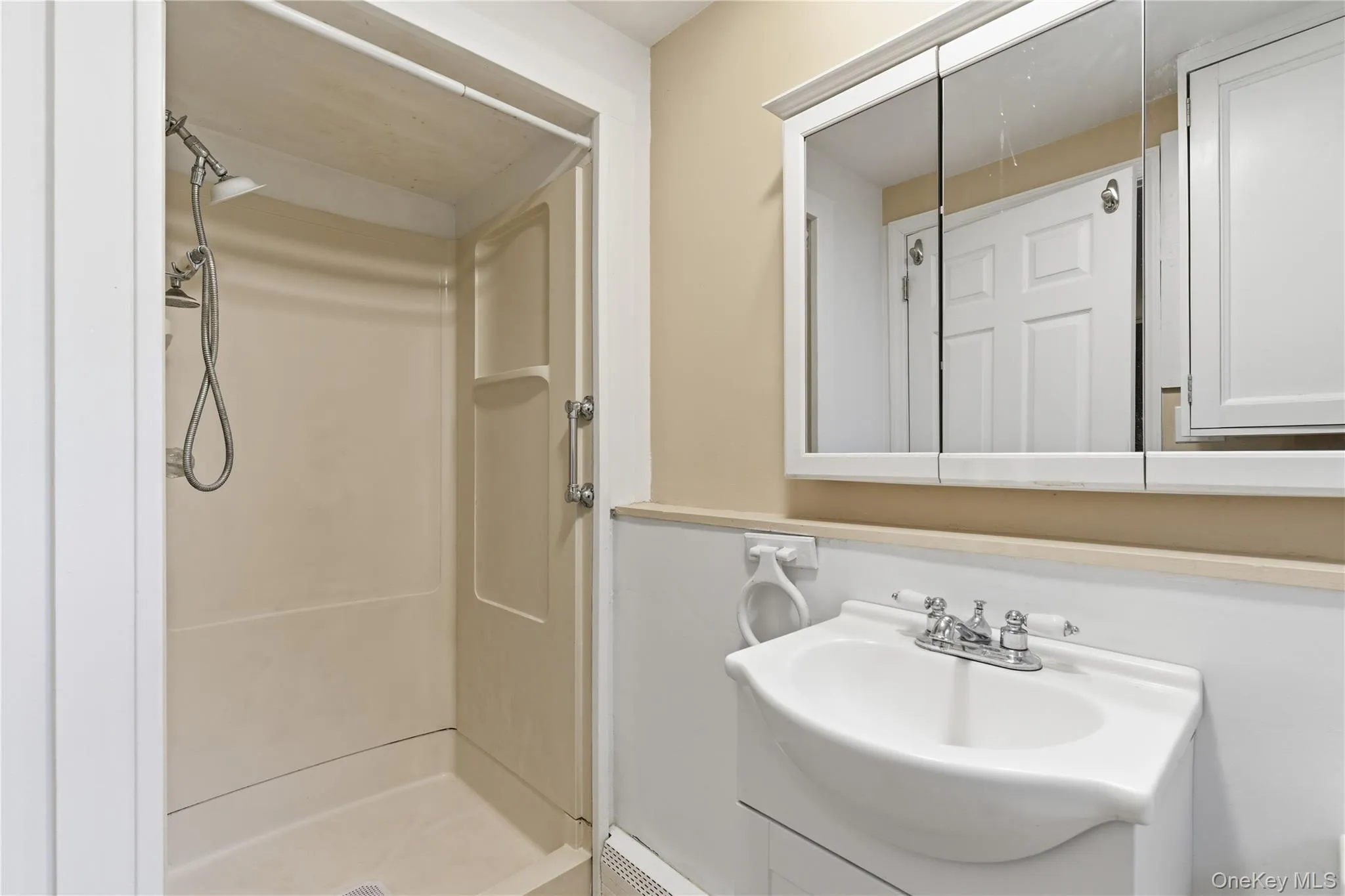 37 Mc Kay Road, Huntington, NY, 4 Bedrooms Bedrooms, 9 Rooms Rooms,3 BathroomsBathrooms,Residential,For Rent,Mc Kay,0,1004953 37 Mc Kay Road, Huntington, NY, 4 Bedrooms Bedrooms, 9 Rooms Rooms,3 BathroomsBathrooms,Residential,For Rent,Mc Kay,0,1004953