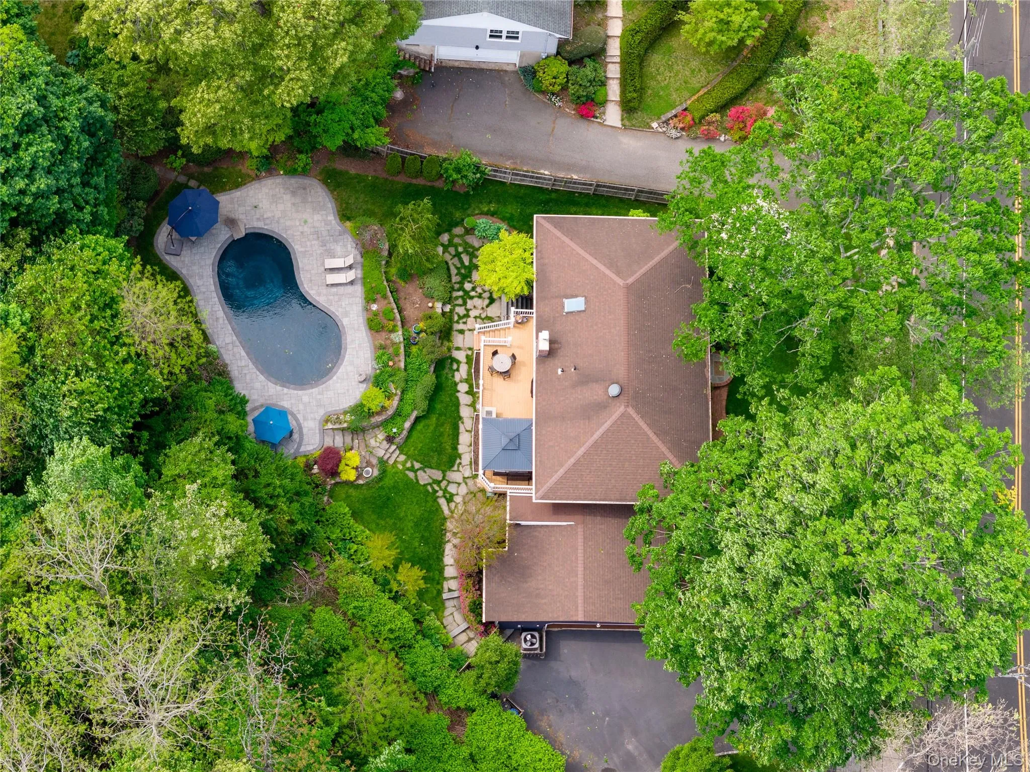 37 Mc Kay Road, Huntington, NY, 4 Bedrooms Bedrooms, 9 Rooms Rooms,3 BathroomsBathrooms,Residential,For Rent,Mc Kay,0,1004953 37 Mc Kay Road, Huntington, NY, 4 Bedrooms Bedrooms, 9 Rooms Rooms,3 BathroomsBathrooms,Residential,For Rent,Mc Kay,0,1004953