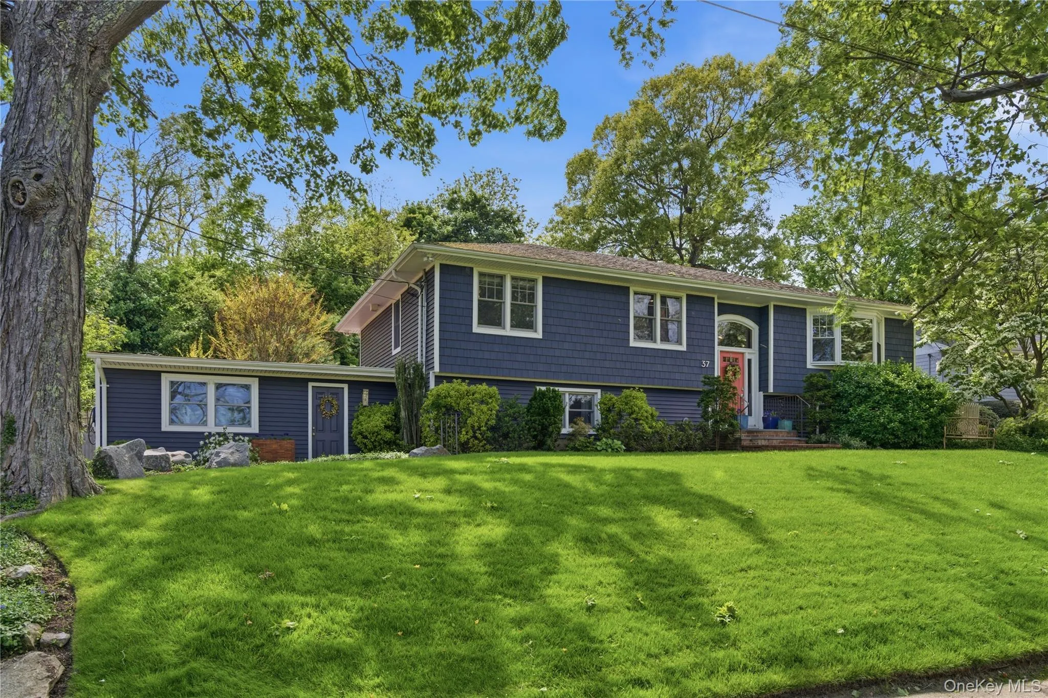 37 Mc Kay Road, Huntington, NY, 4 Bedrooms Bedrooms, 9 Rooms Rooms,3 BathroomsBathrooms,Residential,For Rent,Mc Kay,0,1004953 37 Mc Kay Road, Huntington, NY, 4 Bedrooms Bedrooms, 9 Rooms Rooms,3 BathroomsBathrooms,Residential,For Rent,Mc Kay,0,1004953