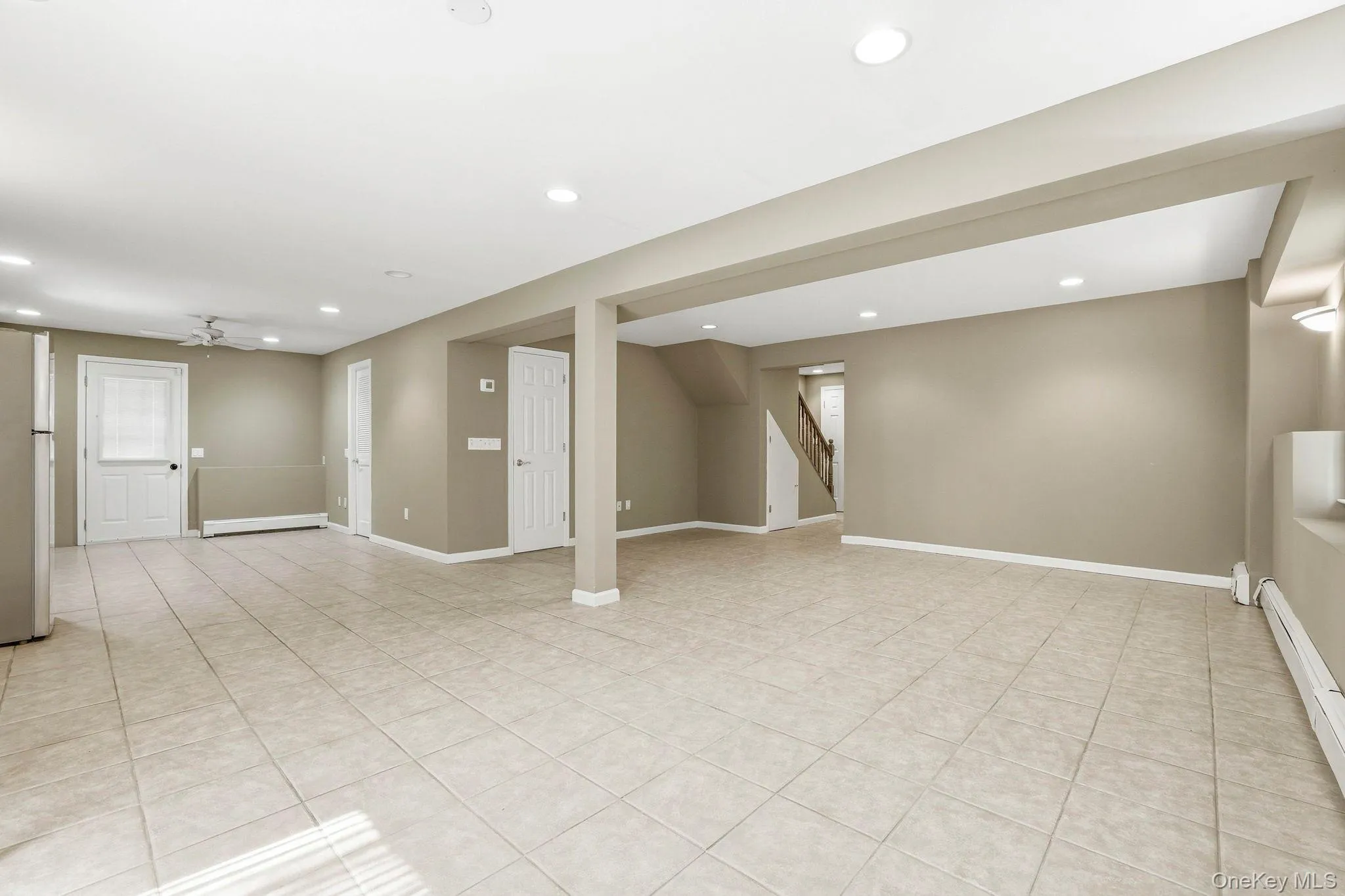 Walk-Out Access w/ Washer and Dryer Walk-Out Access w/ Washer and Dryer