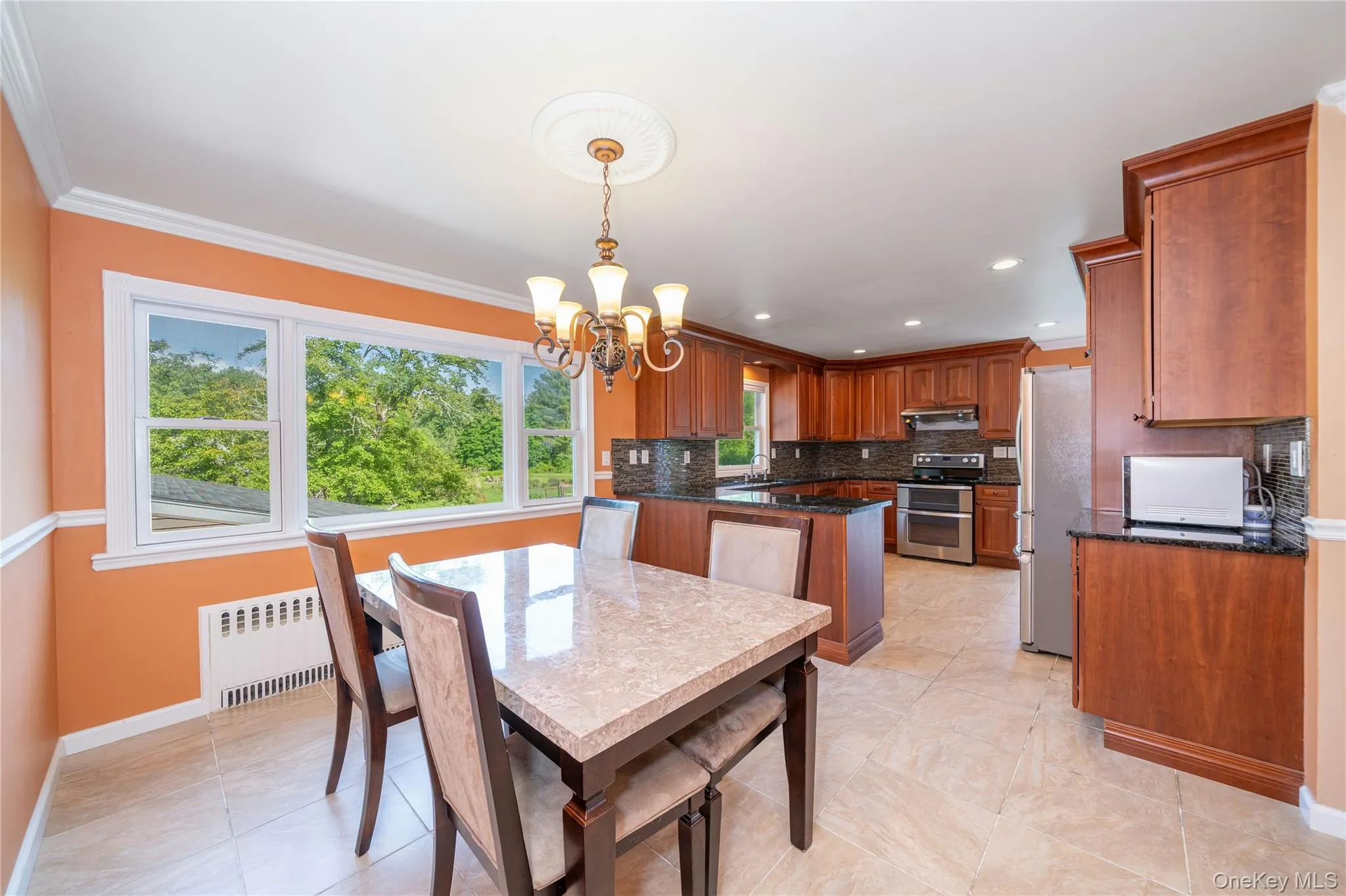 Eat-In-Kitchen Eat-In-Kitchen