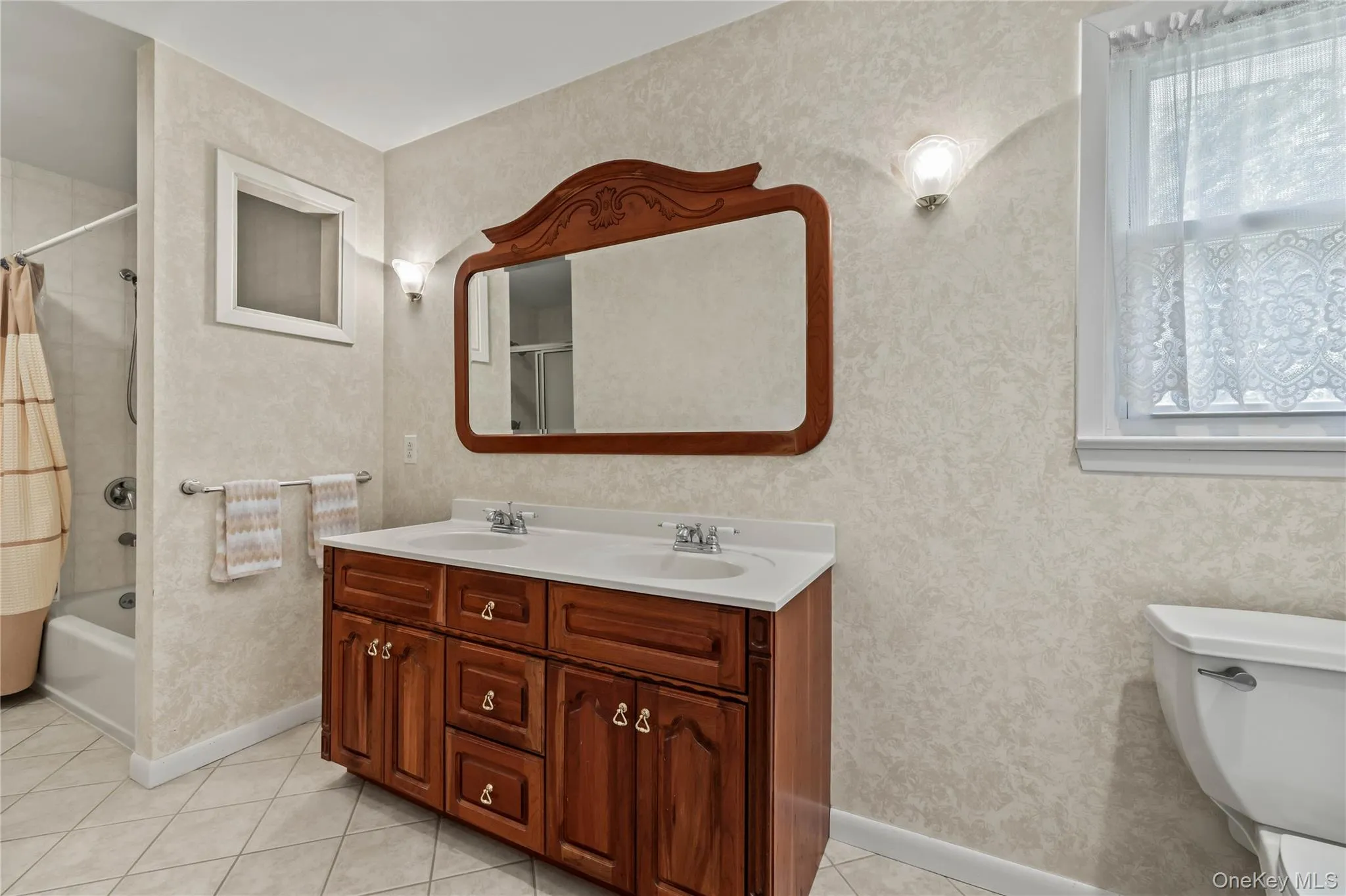 5 Daisy Court, Ramapo, NY, 6 Bedrooms Bedrooms, 11 Rooms Rooms,2 BathroomsBathrooms,Residential,For Rent,Daisy,0,1004971 5 Daisy Court, Ramapo, NY, 6 Bedrooms Bedrooms, 11 Rooms Rooms,2 BathroomsBathrooms,Residential,For Rent,Daisy,0,1004971