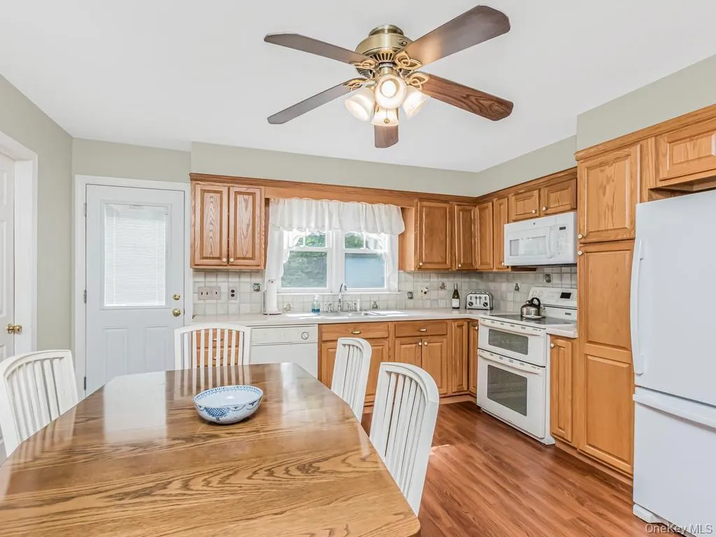 211 Warren Avenue, Mount Pleasant, NY, 4 Bedrooms Bedrooms, 8 Rooms Rooms,1 BathroomBathrooms,Residential,For Rent,Warren,0,1004980 211 Warren Avenue, Mount Pleasant, NY, 4 Bedrooms Bedrooms, 8 Rooms Rooms,1 BathroomBathrooms,Residential,For Rent,Warren,0,1004980