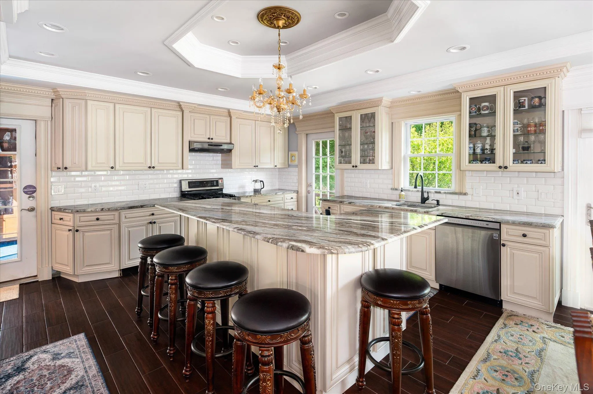 Kitchen with Center Island Kitchen with Center Island