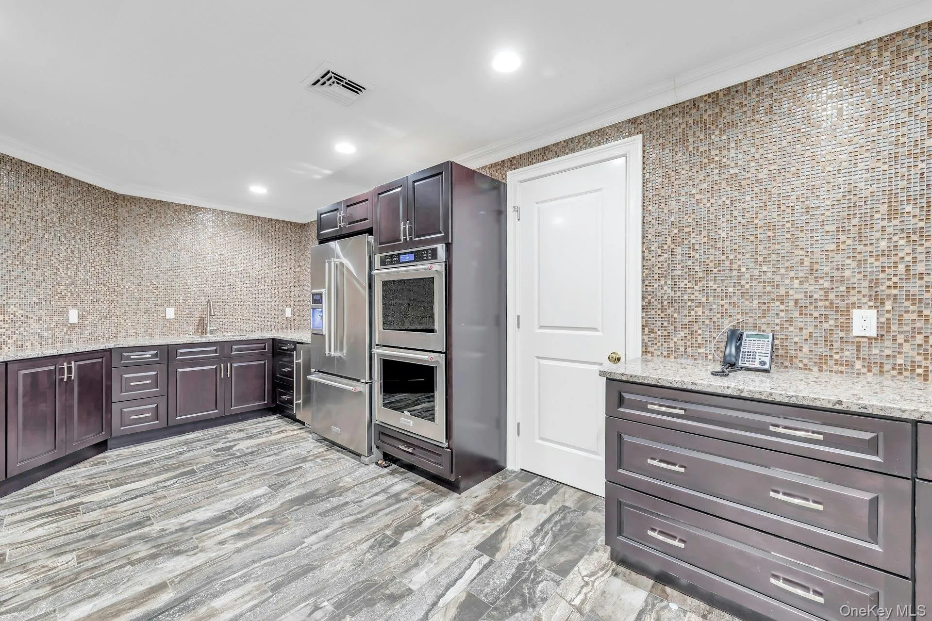 98 Cliff Road, Brookhaven, NY, 5 Bedrooms Bedrooms, 14 Rooms Rooms,7 BathroomsBathrooms,Residential,For Rent,Cliff,0,1004985 98 Cliff Road, Brookhaven, NY, 5 Bedrooms Bedrooms, 14 Rooms Rooms,7 BathroomsBathrooms,Residential,For Rent,Cliff,0,1004985