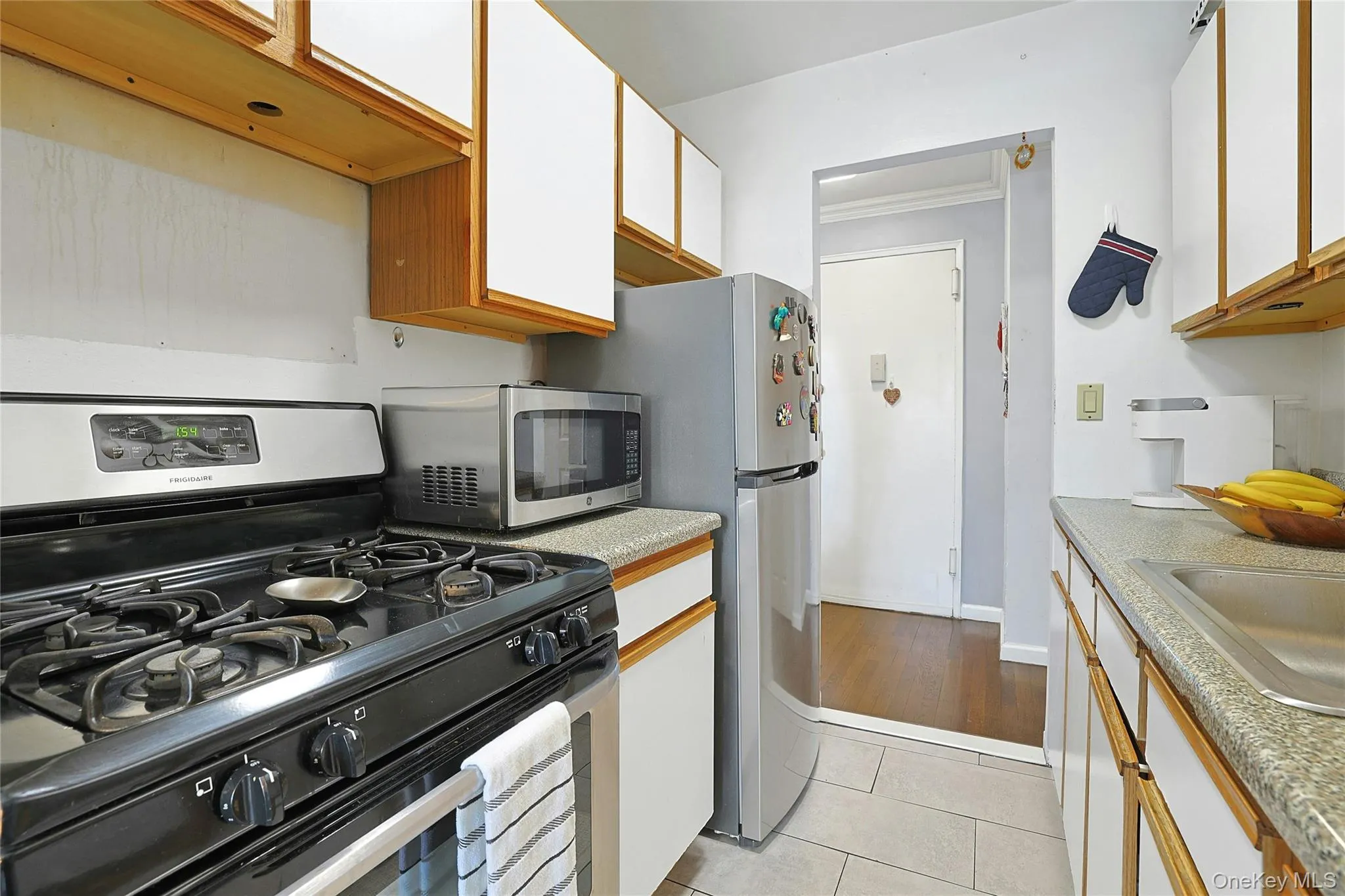 Galley style Galley style