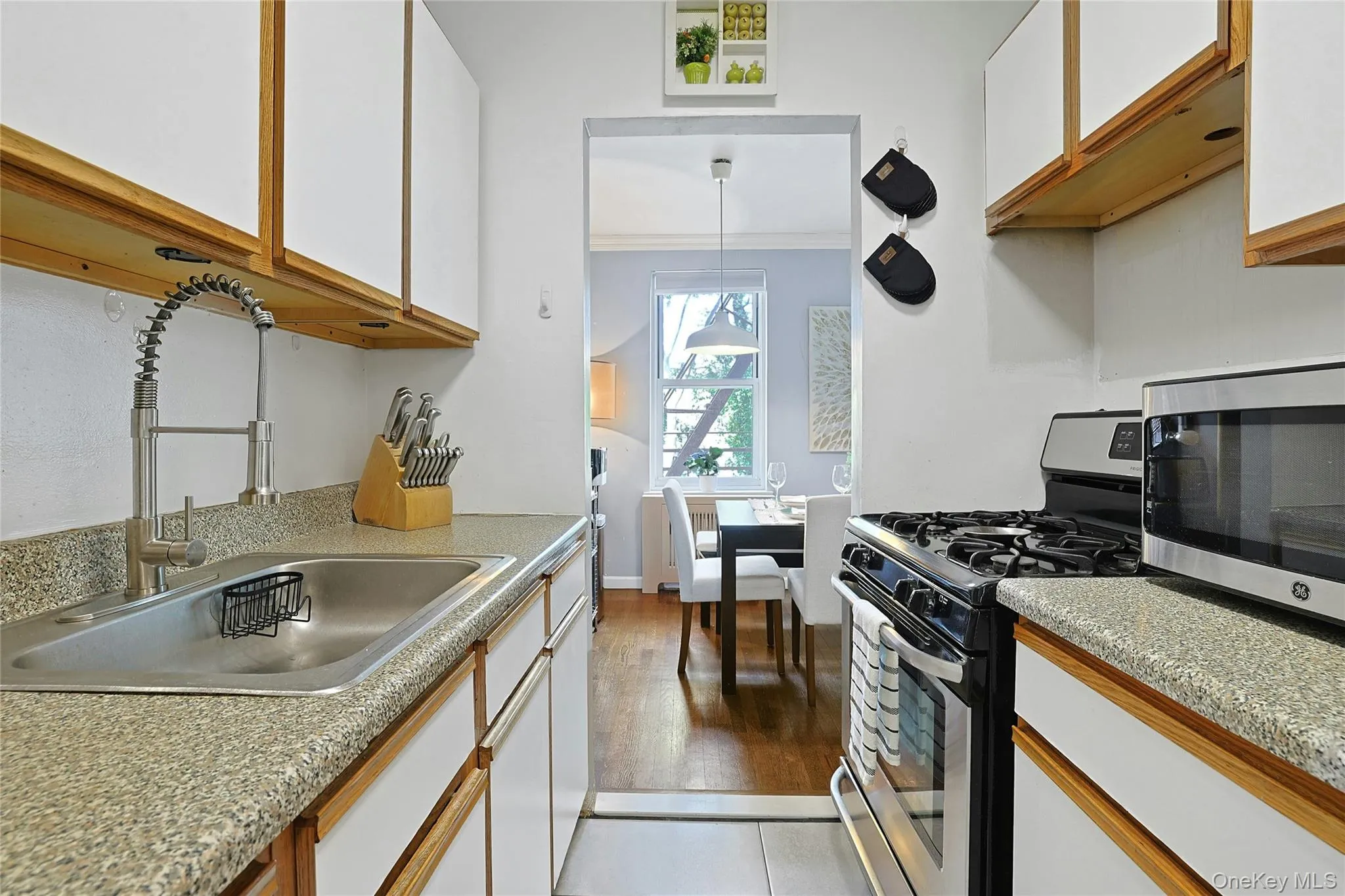 1300 Midland Avenue, Yonkers, NY, 1 Bedroom Bedrooms, 3 Rooms Rooms,1 BathroomBathrooms,Residential,For Rent,Midland,0,1004986 1300 Midland Avenue, Yonkers, NY, 1 Bedroom Bedrooms, 3 Rooms Rooms,1 BathroomBathrooms,Residential,For Rent,Midland,0,1004986