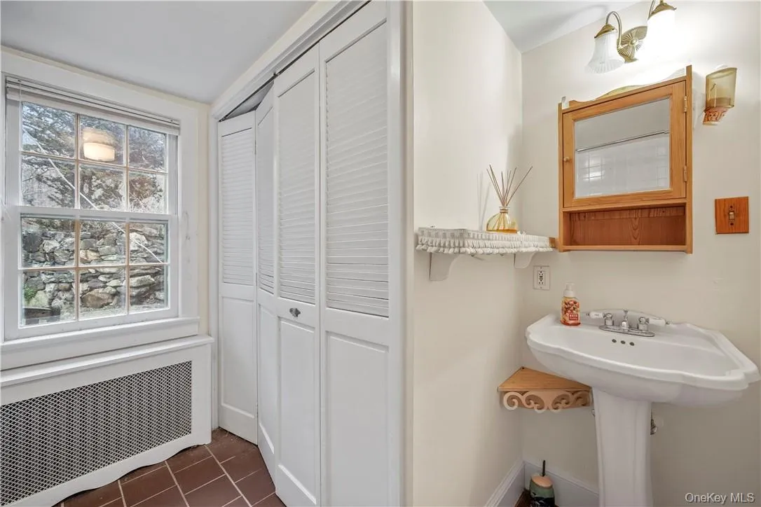 Lower Level Bathroom w/Laundry Lower Level Bathroom w/Laundry