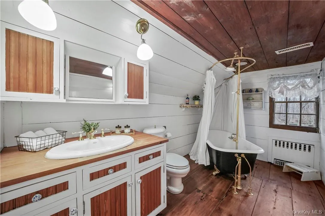 Upstairs full hall bathroom with clawfoot tub Upstairs full hall bathroom with clawfoot tub
