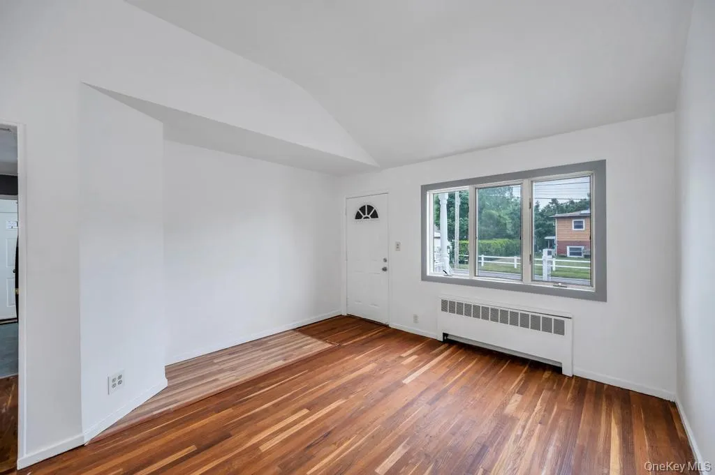 125 5th Street, Oyster Bay, NY, 4 Bedrooms Bedrooms, 6 Rooms Rooms,3 BathroomsBathrooms,Residential,For Rent,5th,0,1004999 125 5th Street, Oyster Bay, NY, 4 Bedrooms Bedrooms, 6 Rooms Rooms,3 BathroomsBathrooms,Residential,For Rent,5th,0,1004999