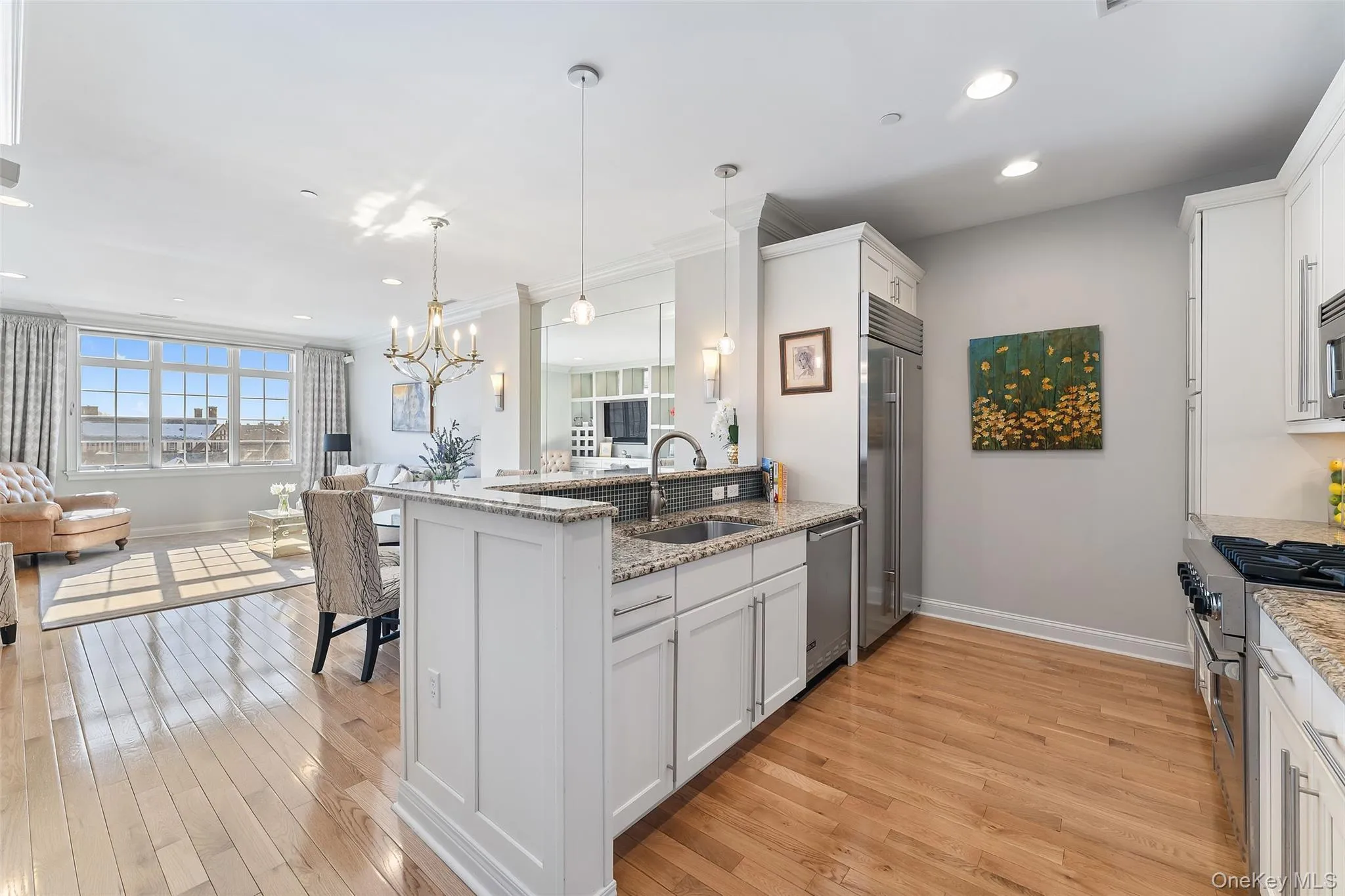 Beautiful eat-in kitchen with stainless steel appliances, open to the dining area and family room Beautiful eat-in kitchen with stainless steel appliances, open to the dining area and family room