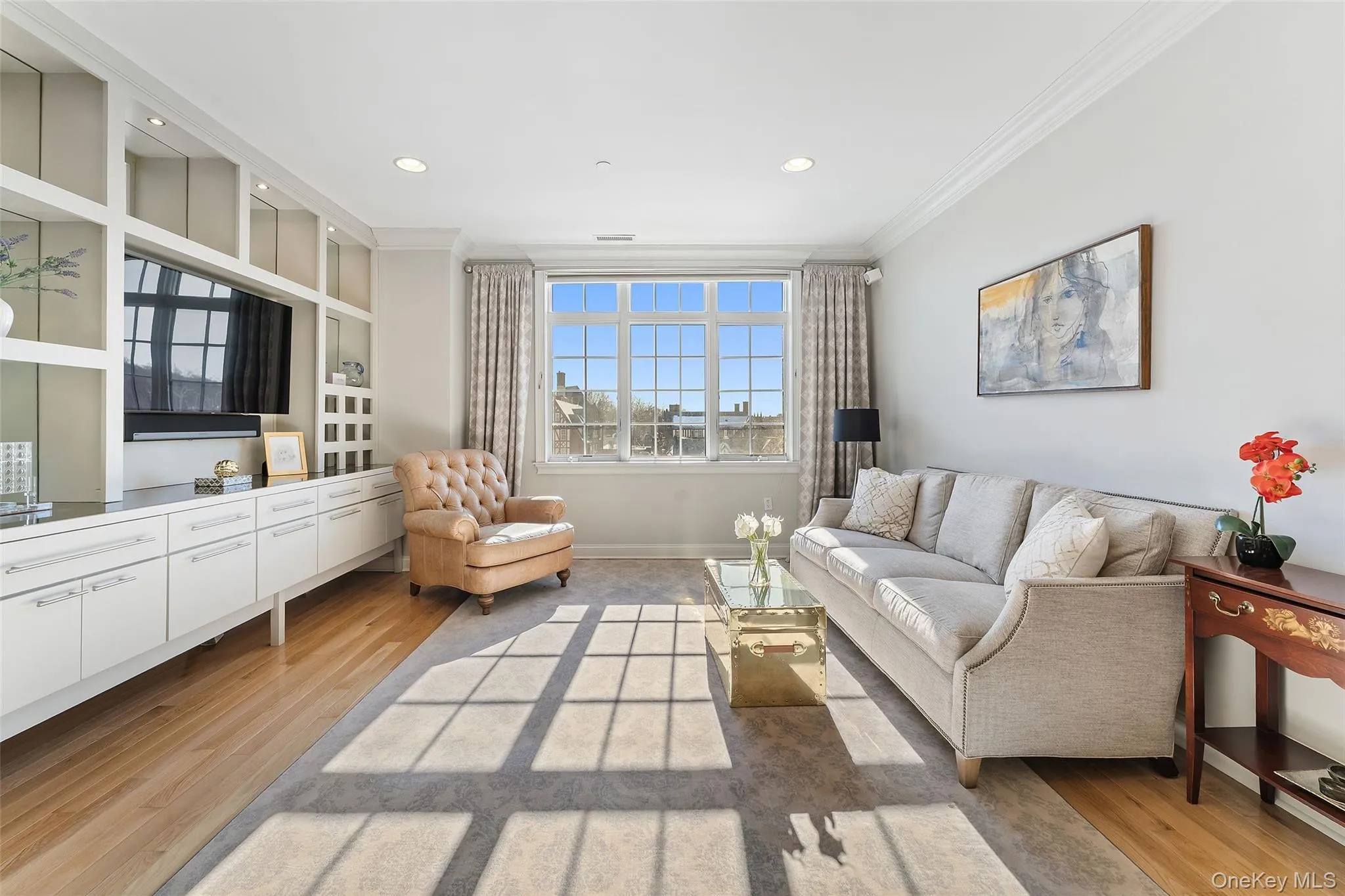 Cozy family room with built-in cabinetry Cozy family room with built-in cabinetry