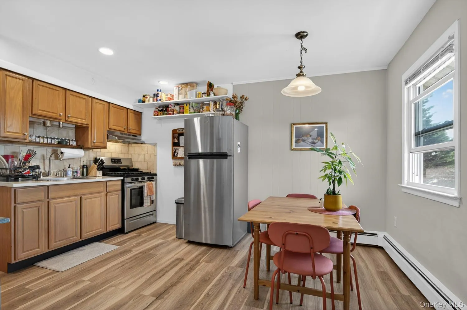 17 Hewlett Ct., 2nd floor, Apt. B 17 Hewlett Ct., 2nd floor, Apt. B