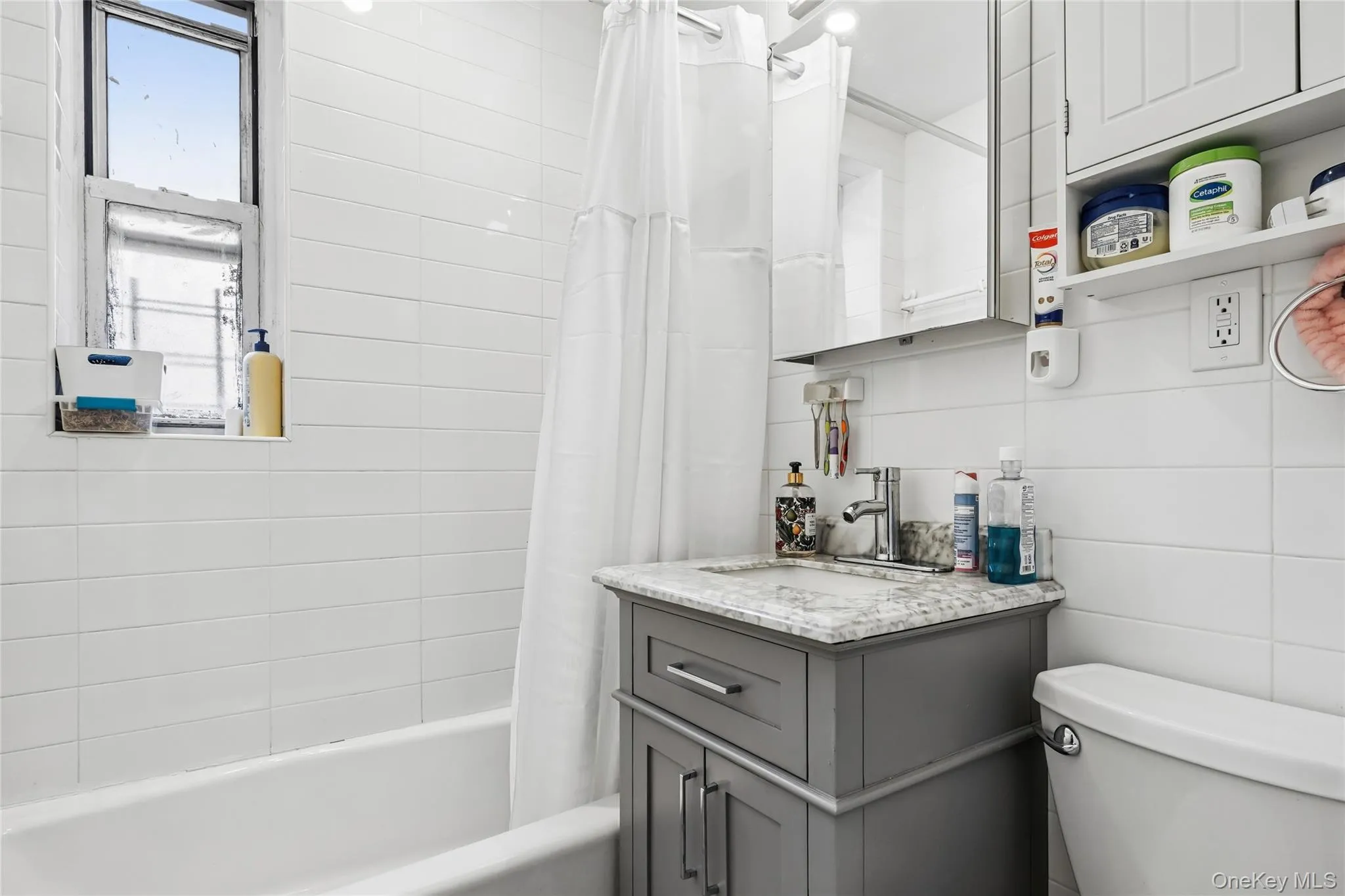 76-10 34th Avenue, New York, NY, 1 Bedroom Bedrooms, 3 Rooms Rooms,1 BathroomBathrooms,Residential,For Rent,34th,0,KEY1005003 76-10 34th Avenue, New York, NY, 1 Bedroom Bedrooms, 3 Rooms Rooms,1 BathroomBathrooms,Residential,For Rent,34th,0,KEY1005003