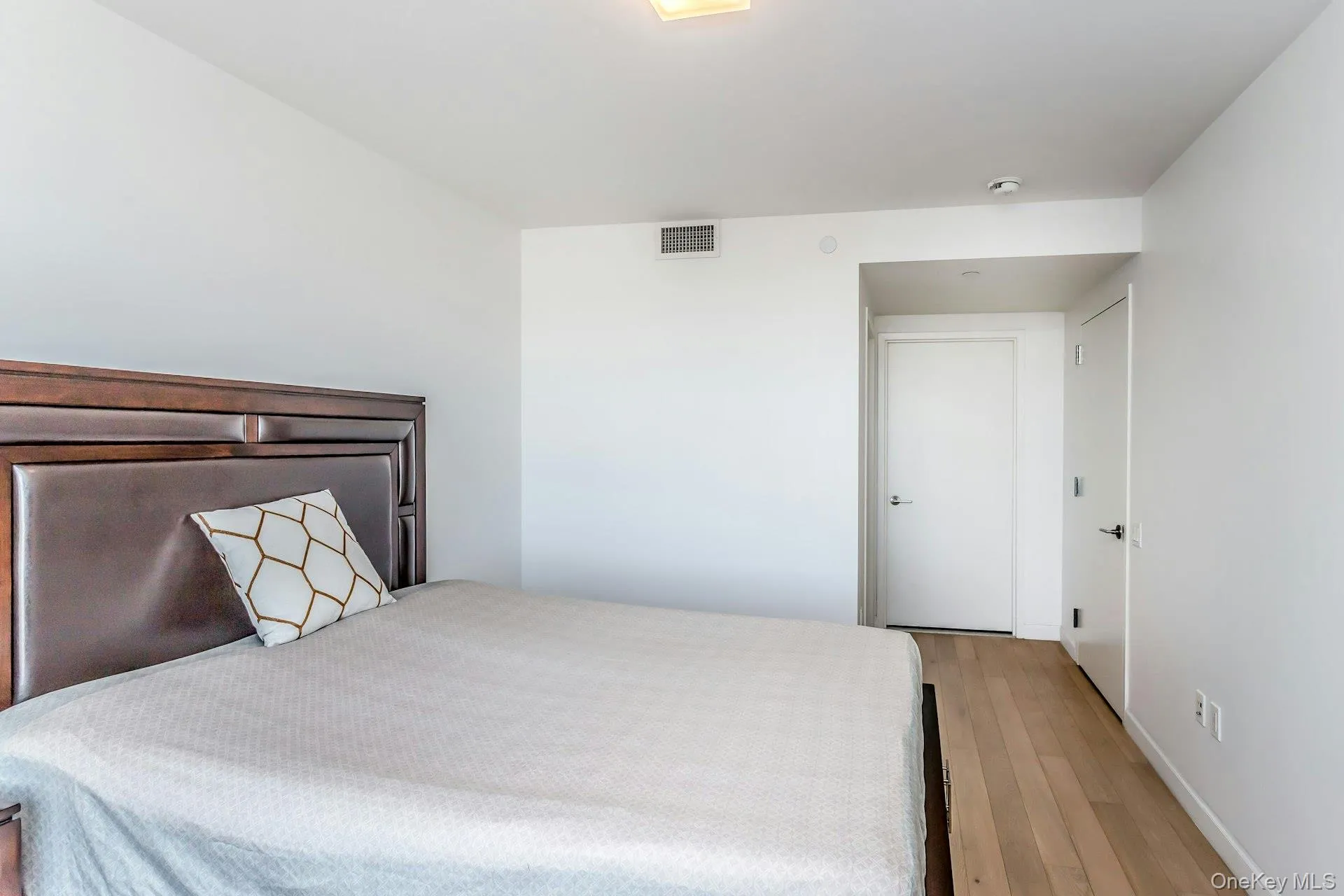 138-35 39th Avenue, New York, NY, 2 Bedrooms Bedrooms, 5 Rooms Rooms,2 BathroomsBathrooms,Residential,For Rent,39th,0,1005010 138-35 39th Avenue, New York, NY, 2 Bedrooms Bedrooms, 5 Rooms Rooms,2 BathroomsBathrooms,Residential,For Rent,39th,0,1005010