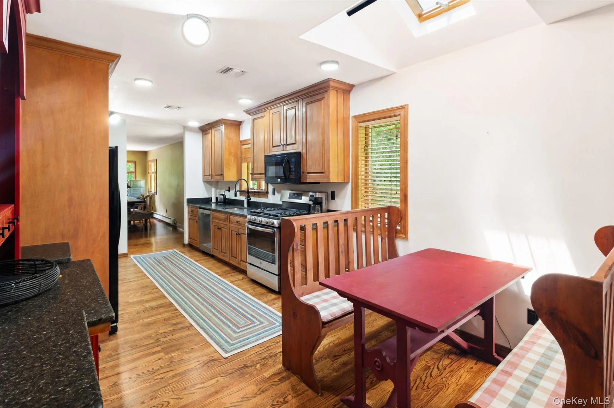 Eat-in Kitchen Eat-in Kitchen