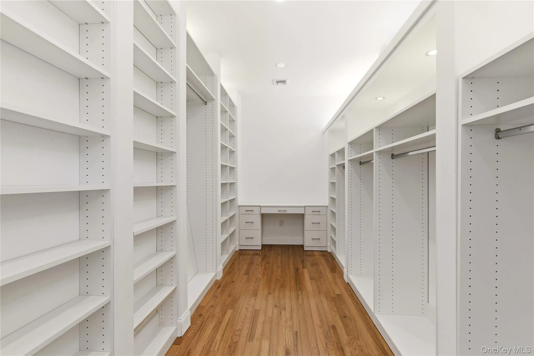 6 Deepwood Court, Oyster Bay, NY, 5 Bedrooms Bedrooms, 12 Rooms Rooms,4 BathroomsBathrooms,Residential,For Rent,Deepwood,0,1005030 6 Deepwood Court, Oyster Bay, NY, 5 Bedrooms Bedrooms, 12 Rooms Rooms,4 BathroomsBathrooms,Residential,For Rent,Deepwood,0,1005030