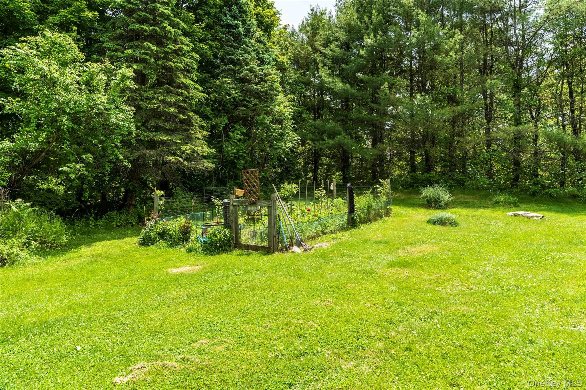 Large Fenced-in Raised Bed Vegetable Garden Large Fenced-in Raised Bed Vegetable Garden