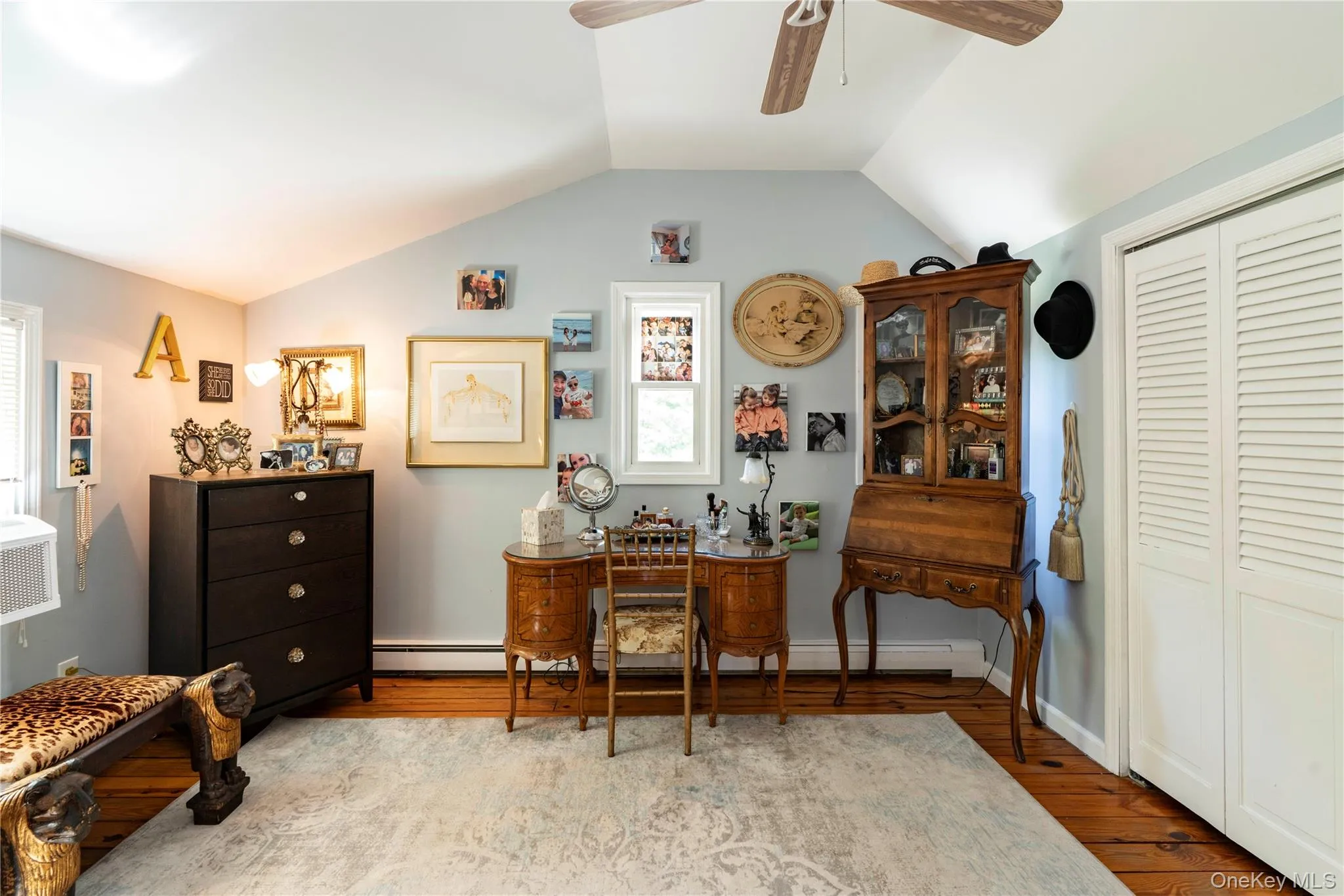 3rd Bedroom (Dressing Room) with a Large Closet 3rd Bedroom (Dressing Room) with a Large Closet