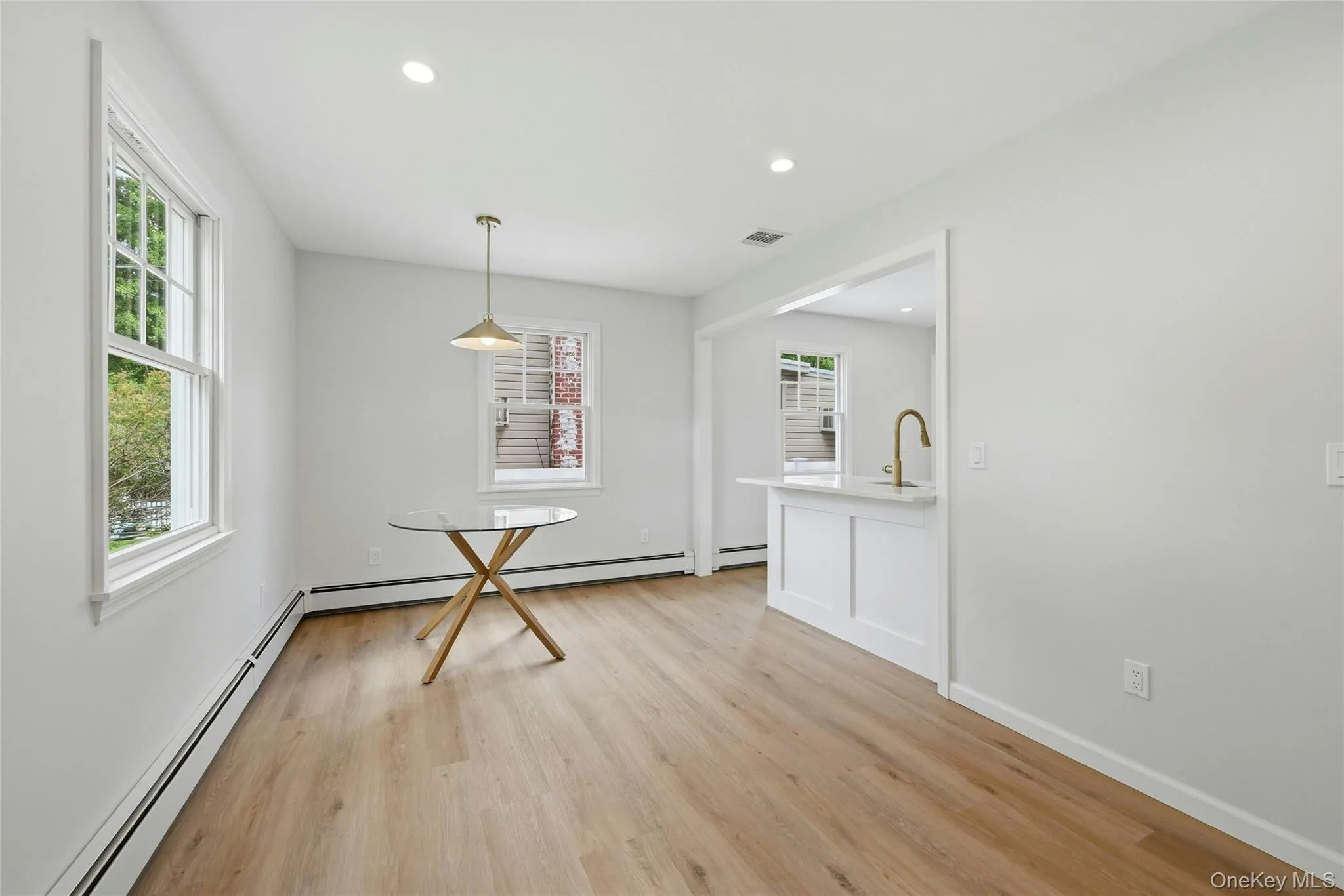 192 Iceland Drive, Huntington, NY, 2 Bedrooms Bedrooms, 5 Rooms Rooms,1 BathroomBathrooms,Residential,For Rent,Iceland,0,1005032 192 Iceland Drive, Huntington, NY, 2 Bedrooms Bedrooms, 5 Rooms Rooms,1 BathroomBathrooms,Residential,For Rent,Iceland,0,1005032