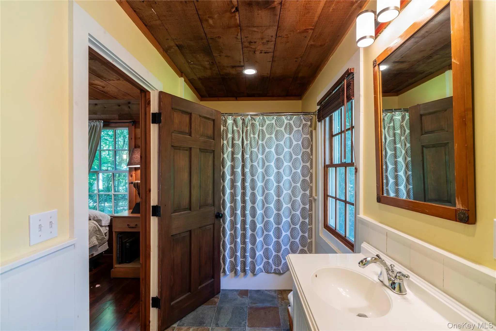 Primary Full Bathroom with Vanity & Tub/Shower Primary Full Bathroom with Vanity & Tub/Shower