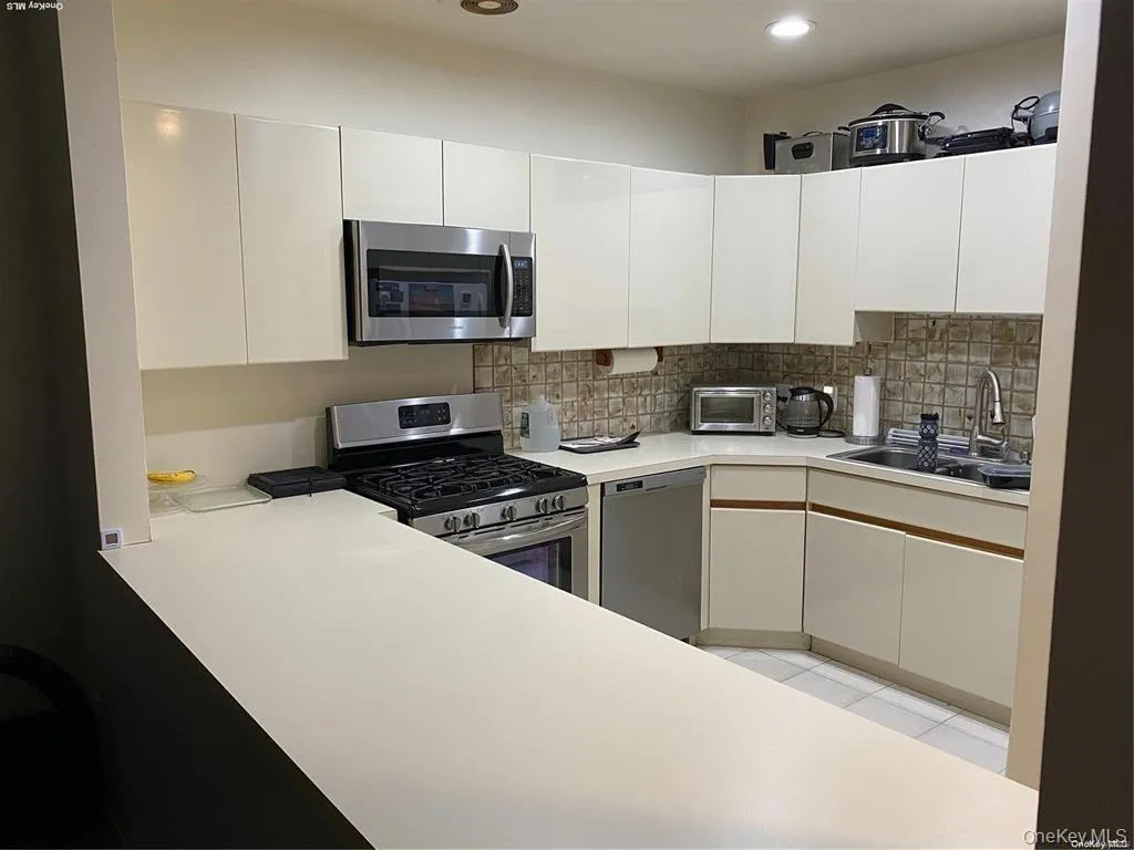 81 Pacific Boulevard, Long Beach, NY, 2 Bedrooms Bedrooms, 4 Rooms Rooms,1 BathroomBathrooms,Residential Lease,For Rent,Pacific,0,1005039 81 Pacific Boulevard, Long Beach, NY, 2 Bedrooms Bedrooms, 4 Rooms Rooms,1 BathroomBathrooms,Residential Lease,For Rent,Pacific,0,1005039