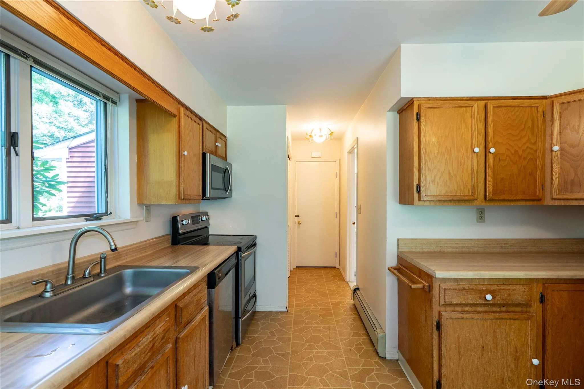 Oak Cabinets & Stainless Steel Appliances Oak Cabinets & Stainless Steel Appliances