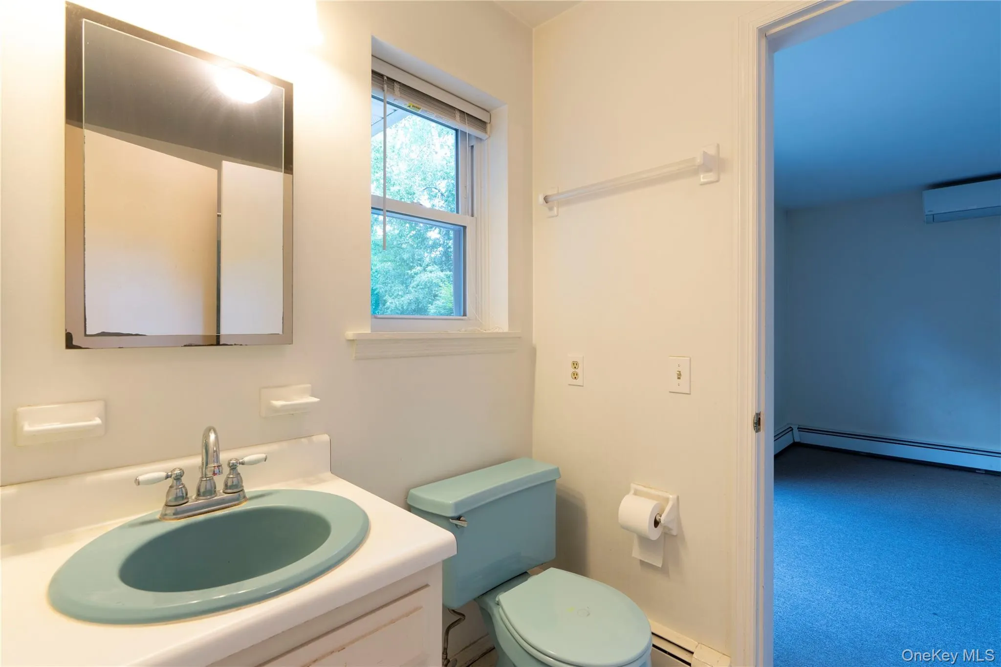 Bedroom Leads to Full Bathroom with Tub/Shower Bedroom Leads to Full Bathroom with Tub/Shower