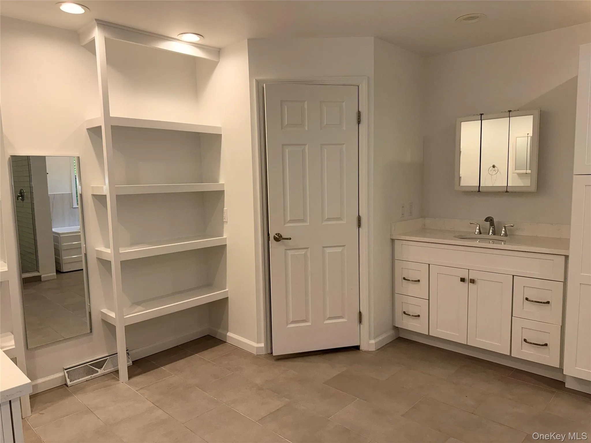 1661 Old Country Road, Riverhead, NY, 2 Bedrooms Bedrooms, 8 Rooms Rooms,2 BathroomsBathrooms,Residential,For Rent,Old Country,0,1005065 1661 Old Country Road, Riverhead, NY, 2 Bedrooms Bedrooms, 8 Rooms Rooms,2 BathroomsBathrooms,Residential,For Rent,Old Country,0,1005065