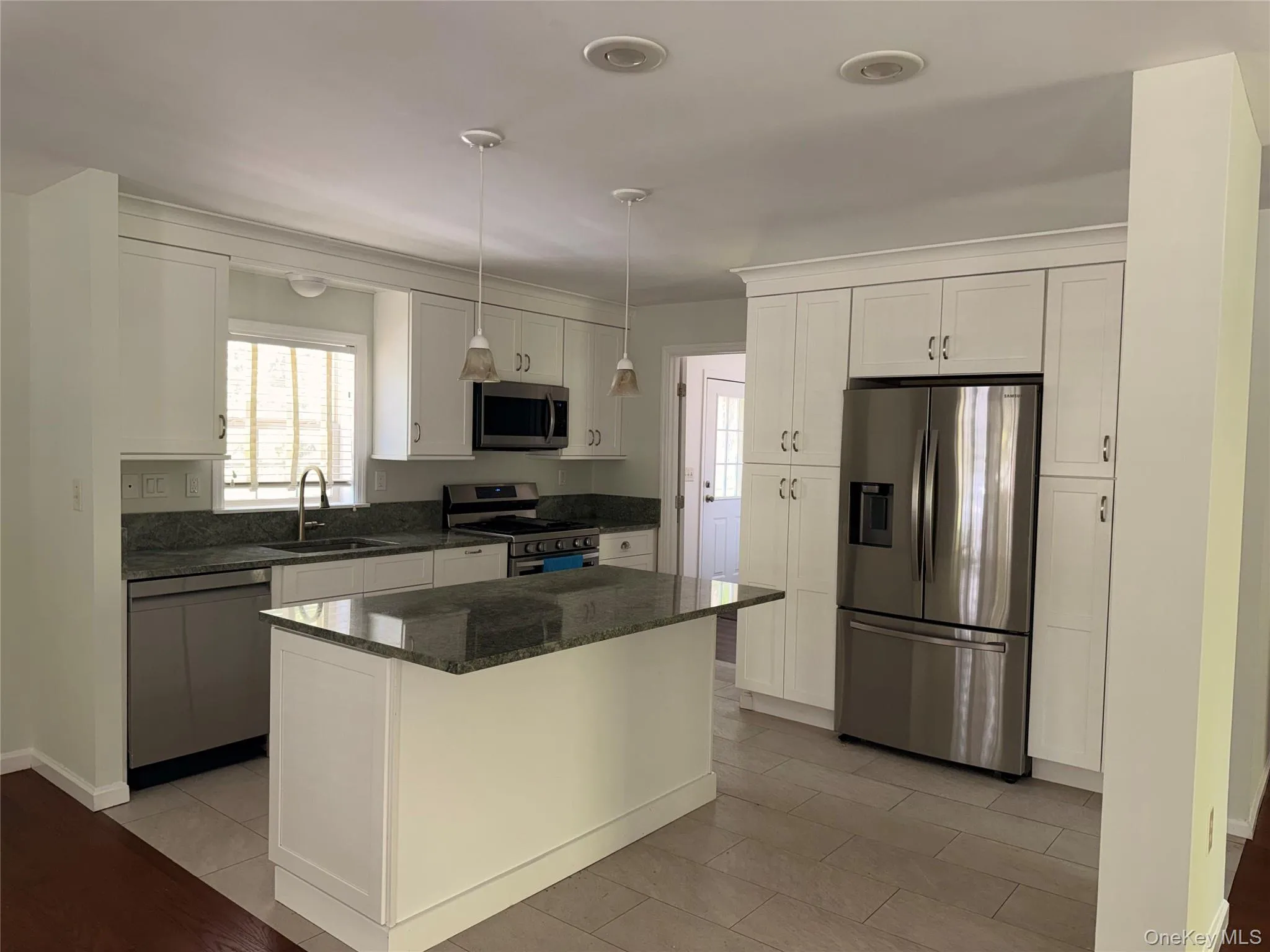 1661 Old Country Road, Riverhead, NY, 2 Bedrooms Bedrooms, 8 Rooms Rooms,2 BathroomsBathrooms,Residential,For Rent,Old Country,0,1005065 1661 Old Country Road, Riverhead, NY, 2 Bedrooms Bedrooms, 8 Rooms Rooms,2 BathroomsBathrooms,Residential,For Rent,Old Country,0,1005065