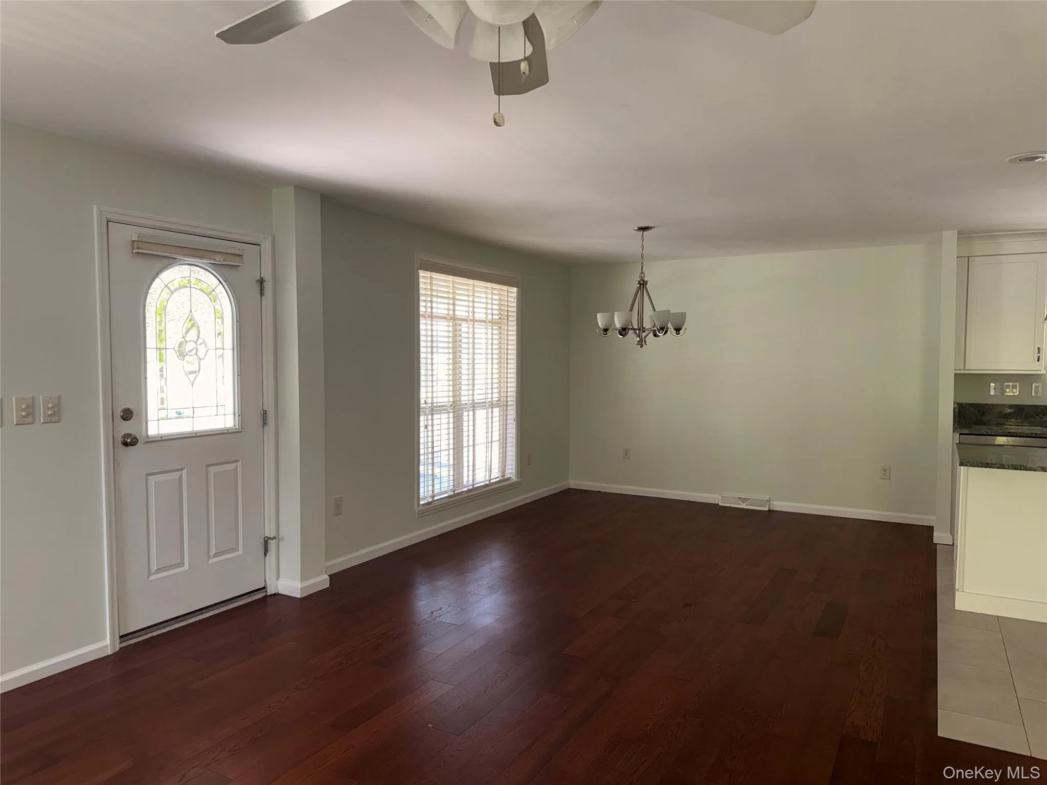 1661 Old Country Road, Riverhead, NY, 2 Bedrooms Bedrooms, 8 Rooms Rooms,2 BathroomsBathrooms,Residential,For Rent,Old Country,0,1005065 1661 Old Country Road, Riverhead, NY, 2 Bedrooms Bedrooms, 8 Rooms Rooms,2 BathroomsBathrooms,Residential,For Rent,Old Country,0,1005065