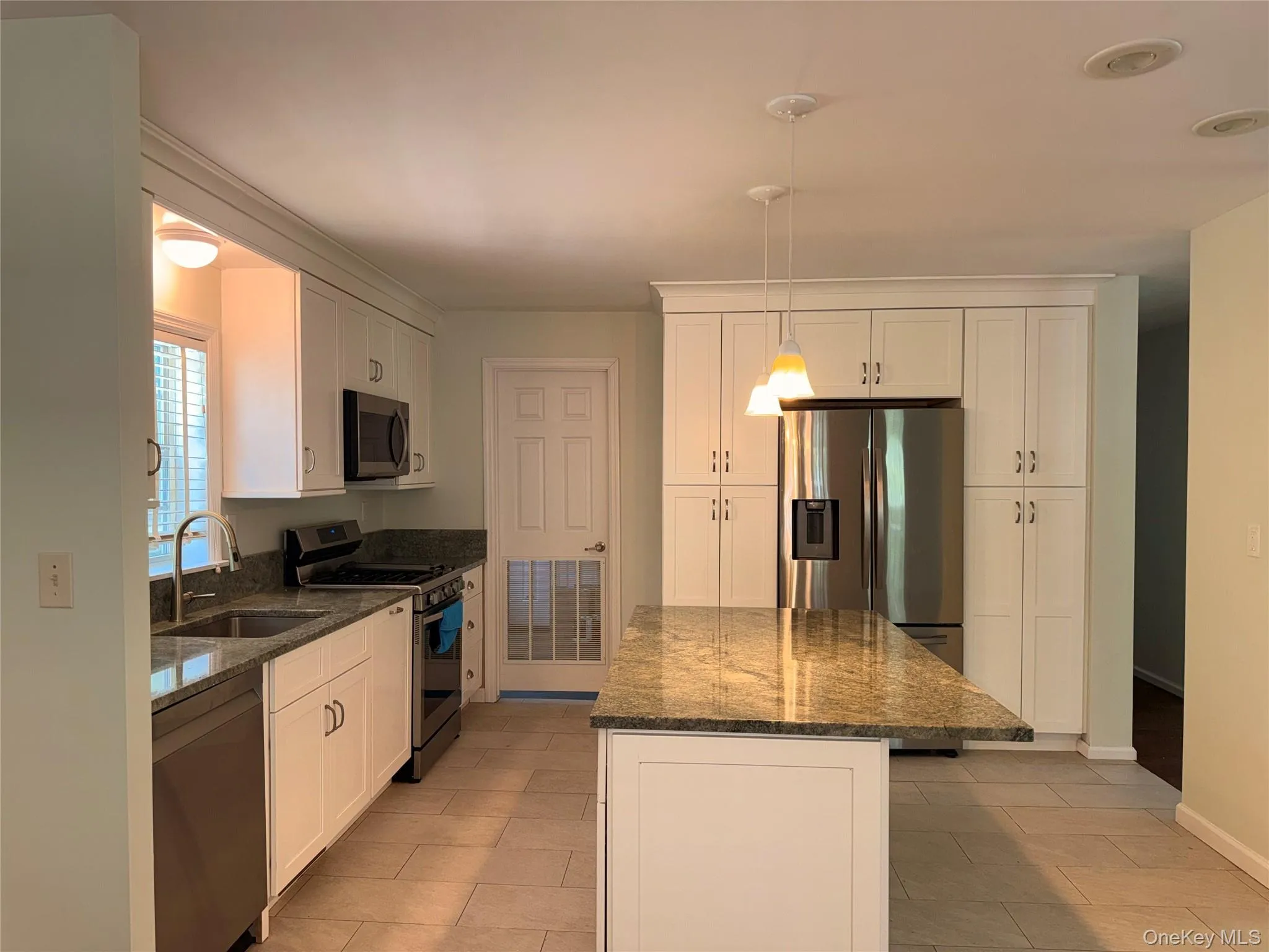 1661 Old Country Road, Riverhead, NY, 2 Bedrooms Bedrooms, 8 Rooms Rooms,2 BathroomsBathrooms,Residential,For Rent,Old Country,0,1005065 1661 Old Country Road, Riverhead, NY, 2 Bedrooms Bedrooms, 8 Rooms Rooms,2 BathroomsBathrooms,Residential,For Rent,Old Country,0,1005065