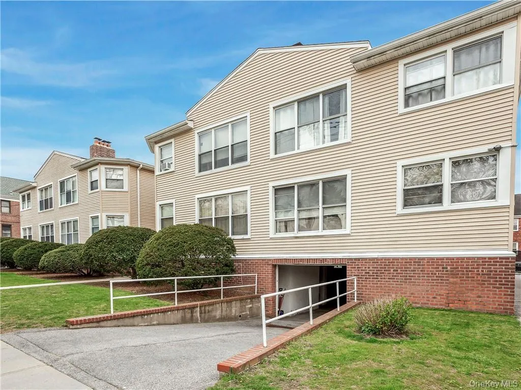 15 Quinby Avenue, White Plains, NY, 1 Bedroom Bedrooms, 3 Rooms Rooms,1 BathroomBathrooms,Residential Lease,For Rent,Quinby,0,1005075 15 Quinby Avenue, White Plains, NY, 1 Bedroom Bedrooms, 3 Rooms Rooms,1 BathroomBathrooms,Residential Lease,For Rent,Quinby,0,1005075