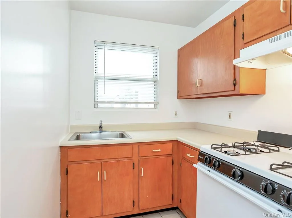 15 Quinby Avenue, White Plains, NY, 1 Bedroom Bedrooms, 3 Rooms Rooms,1 BathroomBathrooms,Residential Lease,For Rent,Quinby,0,1005075 15 Quinby Avenue, White Plains, NY, 1 Bedroom Bedrooms, 3 Rooms Rooms,1 BathroomBathrooms,Residential Lease,For Rent,Quinby,0,1005075