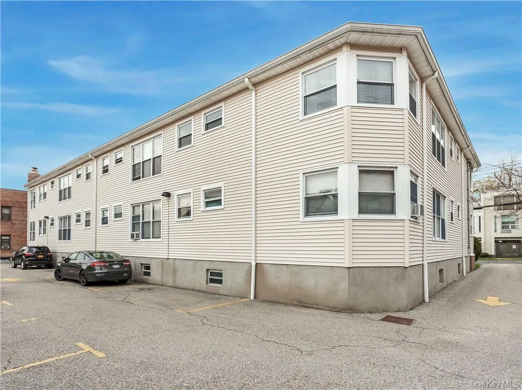 15 Quinby Avenue, White Plains, NY, 1 Bedroom Bedrooms, 3 Rooms Rooms,1 BathroomBathrooms,Residential Lease,For Rent,Quinby,0,1005075 15 Quinby Avenue, White Plains, NY, 1 Bedroom Bedrooms, 3 Rooms Rooms,1 BathroomBathrooms,Residential Lease,For Rent,Quinby,0,1005075