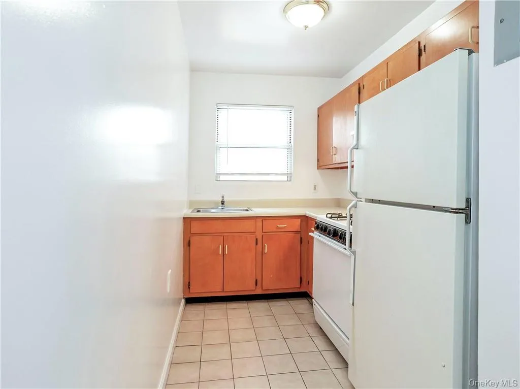 15 Quinby Avenue, White Plains, NY, 1 Bedroom Bedrooms, 3 Rooms Rooms,1 BathroomBathrooms,Residential Lease,For Rent,Quinby,0,1005075 15 Quinby Avenue, White Plains, NY, 1 Bedroom Bedrooms, 3 Rooms Rooms,1 BathroomBathrooms,Residential Lease,For Rent,Quinby,0,1005075
