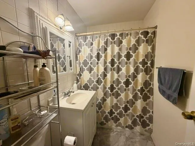 Tub and Shower Tub and Shower
